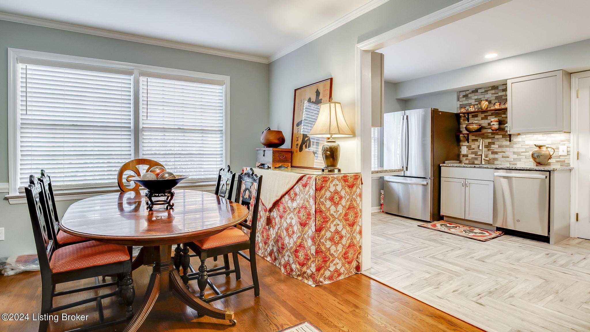 3814 Washington Square, 1