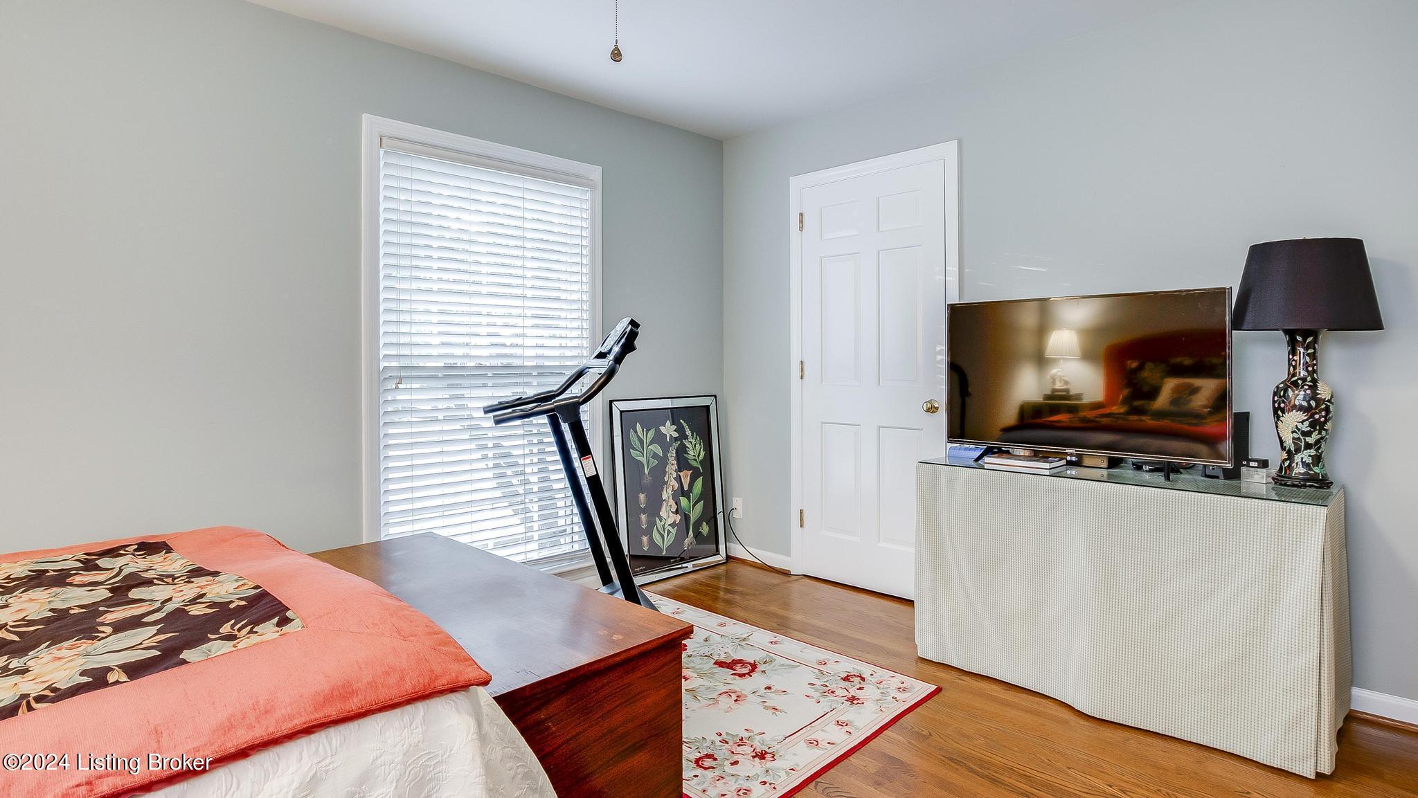 3814 Washington Square, 1