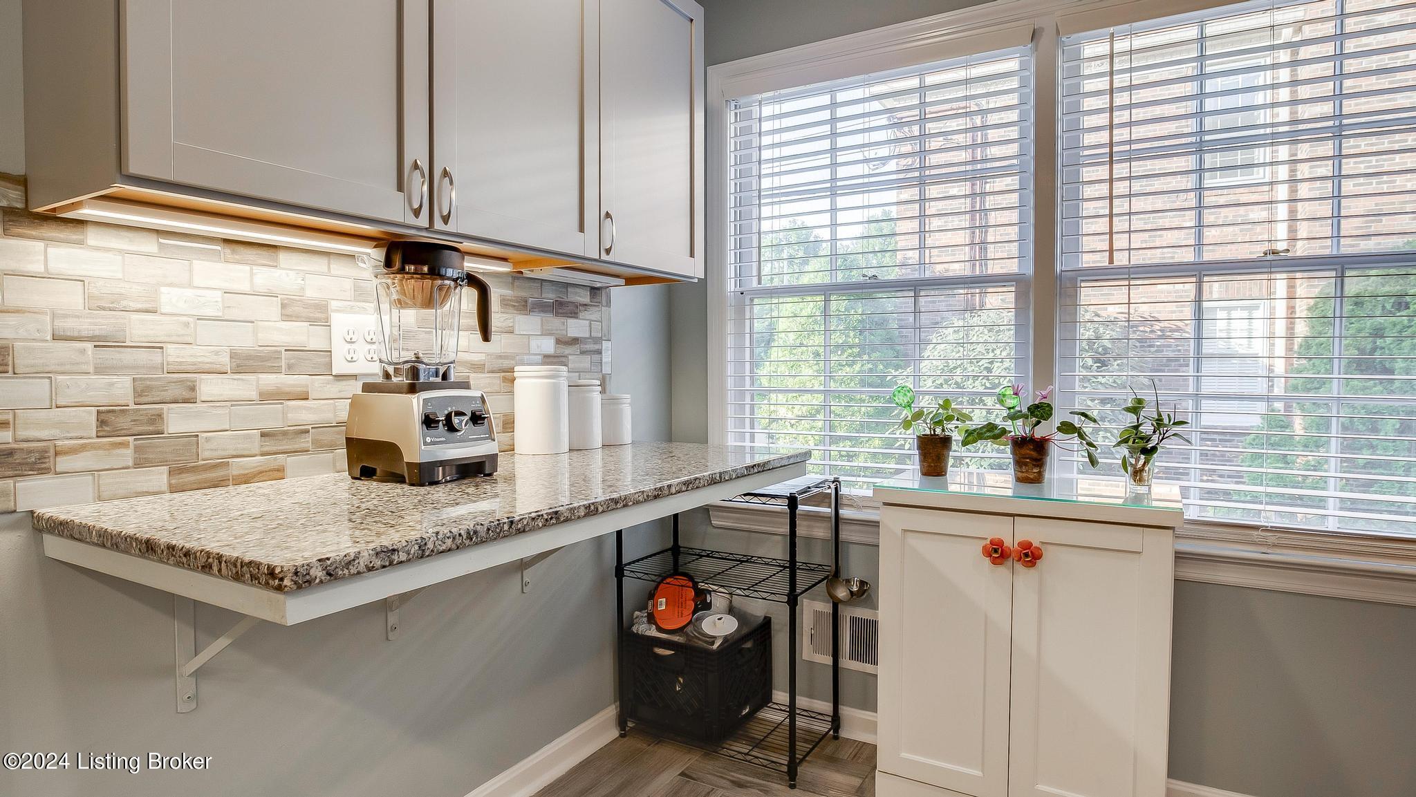 3814 Washington Square, 1