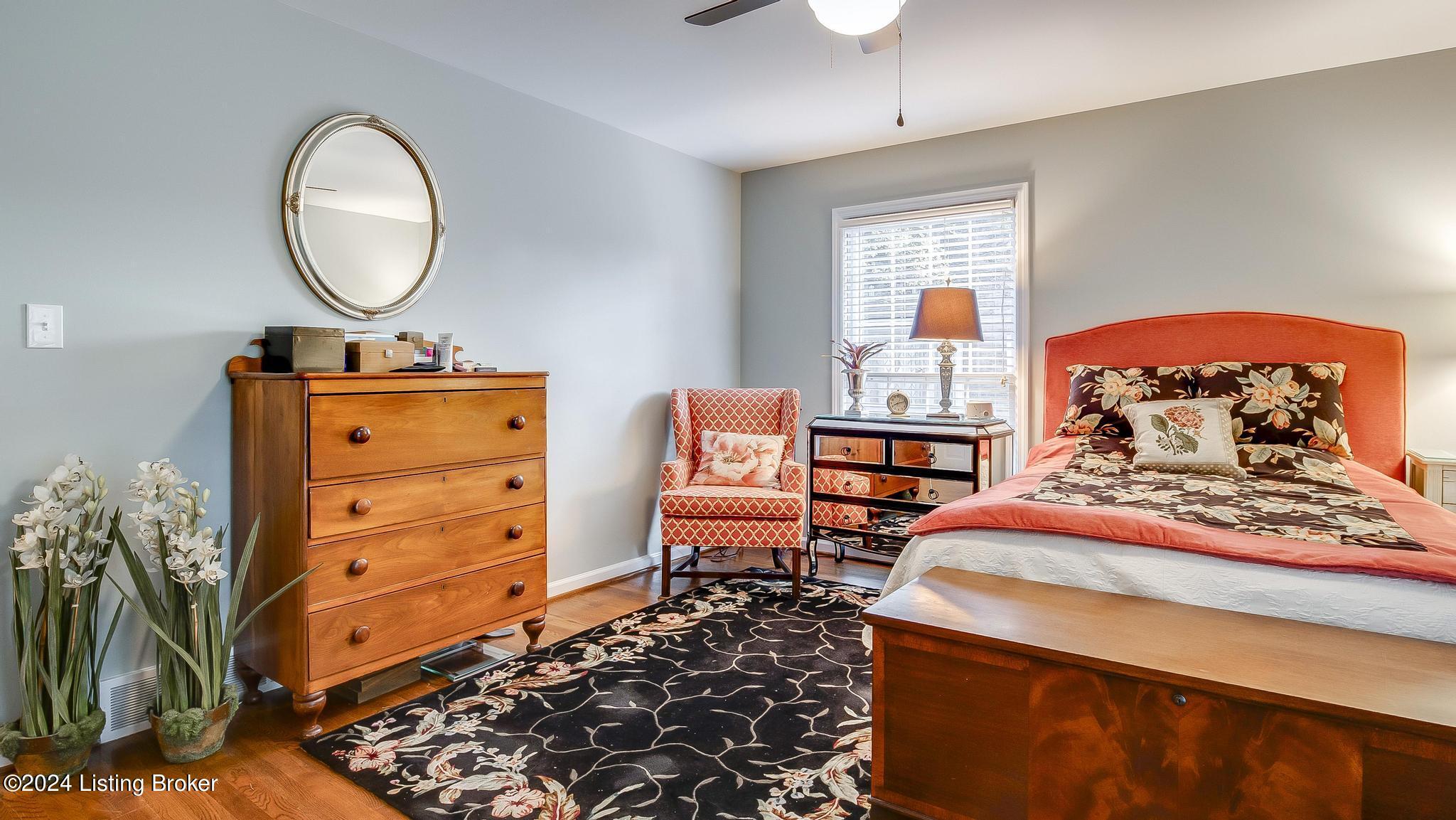 3814 Washington Square, 1