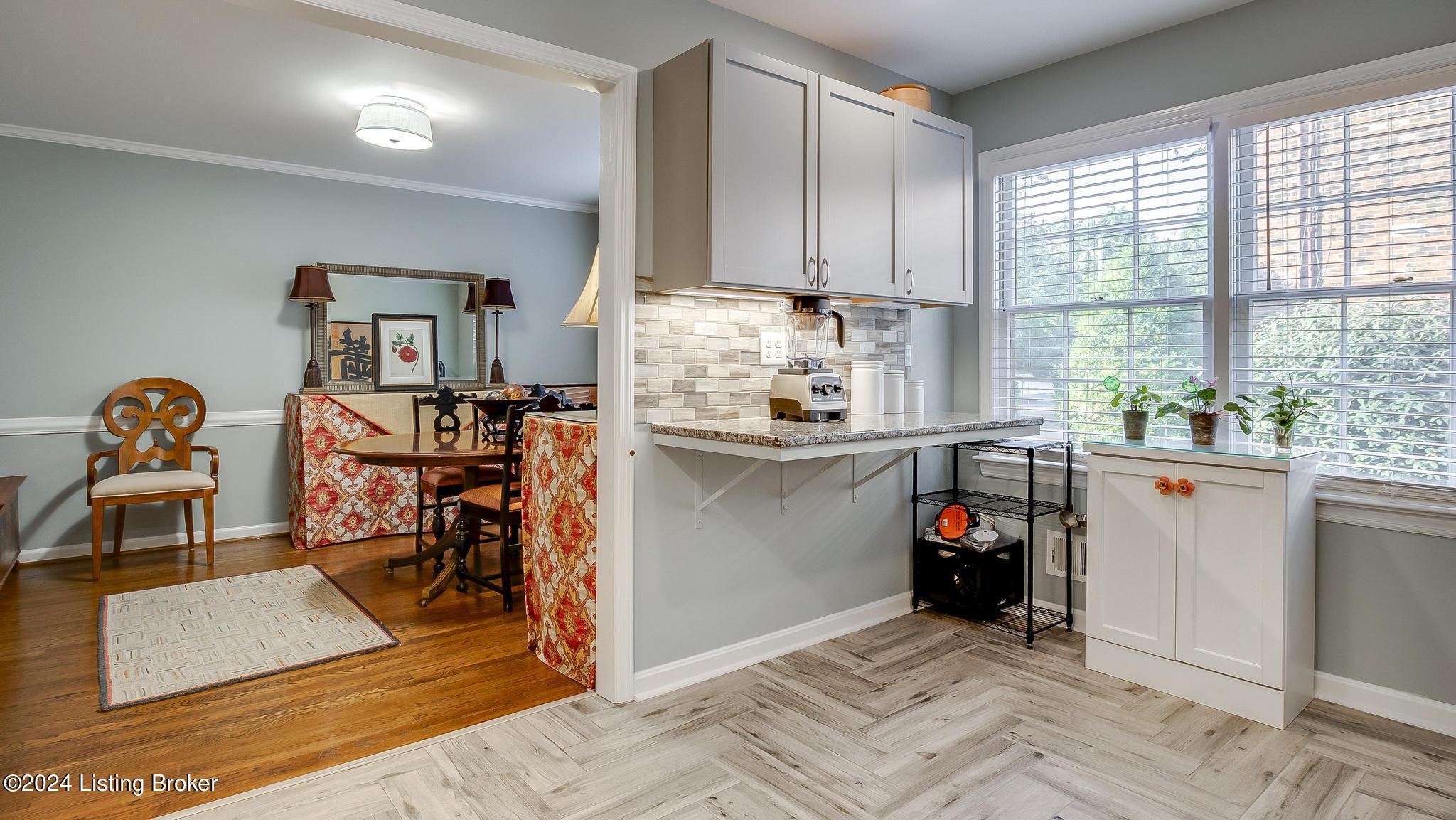 3814 Washington Square, 1