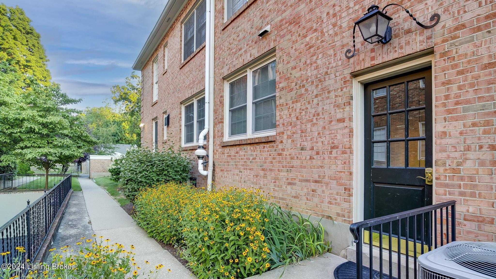 3814 Washington Square, 1