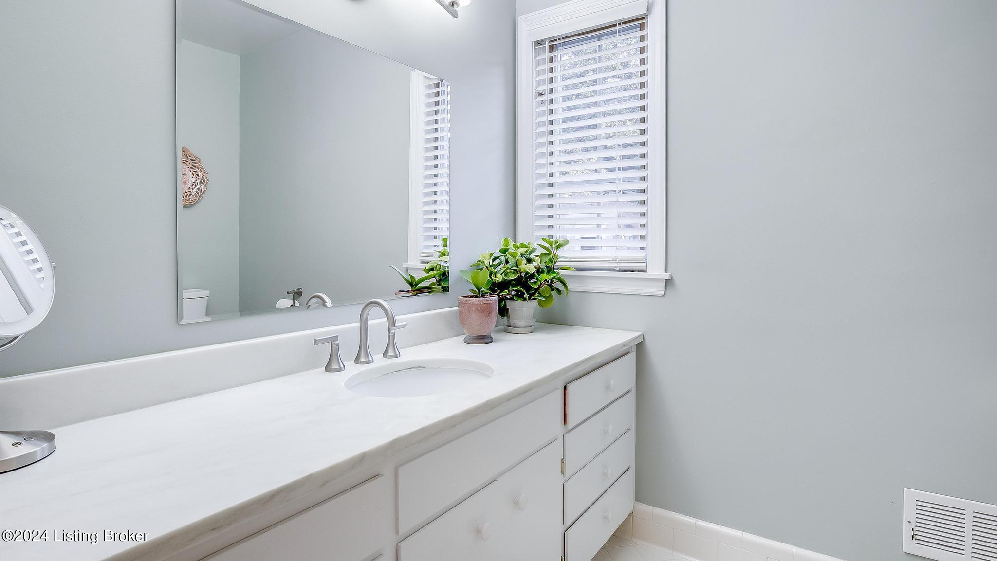 3814 Washington Square, 1