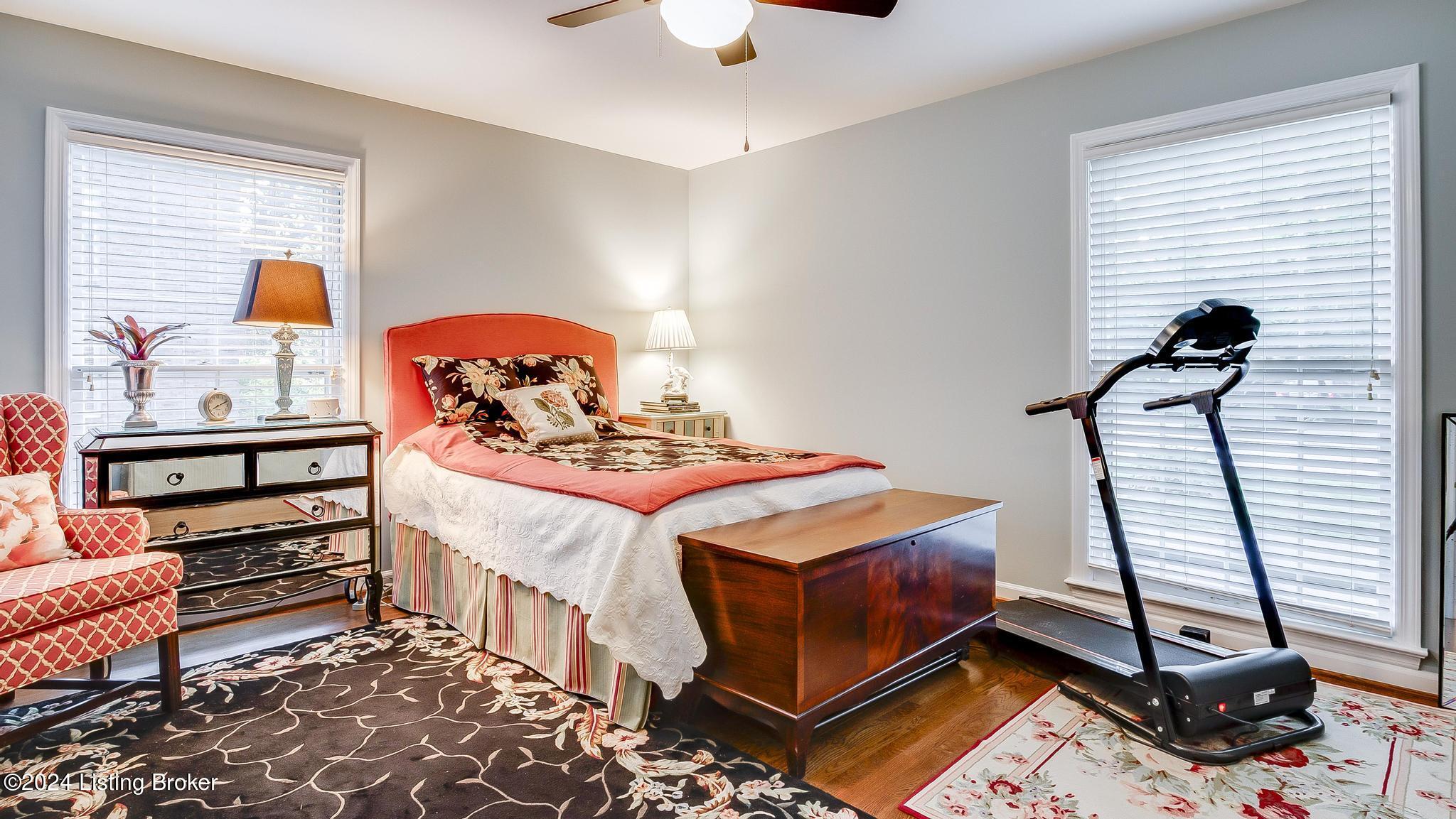 3814 Washington Square, 1