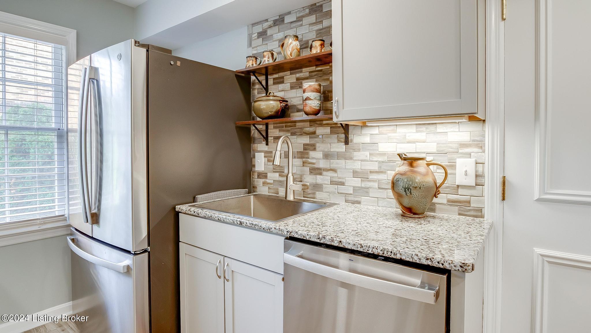 3814 Washington Square, 1