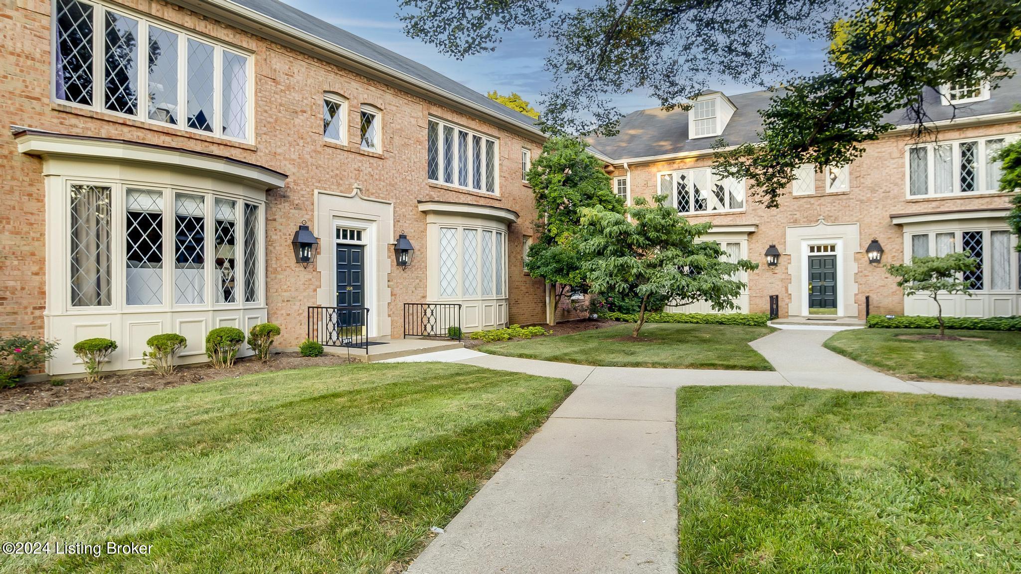 3814 Washington Square, 1