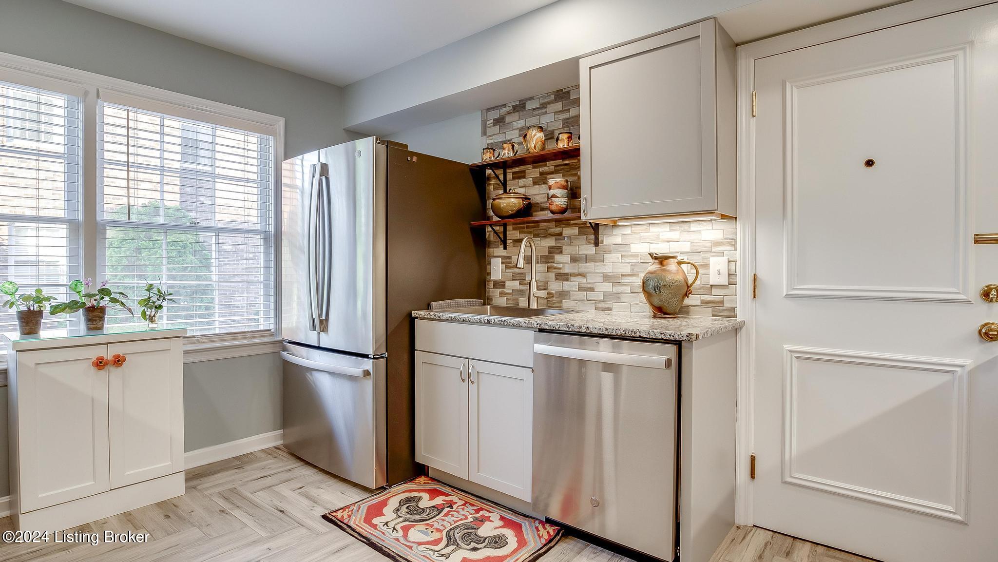 3814 Washington Square, 1