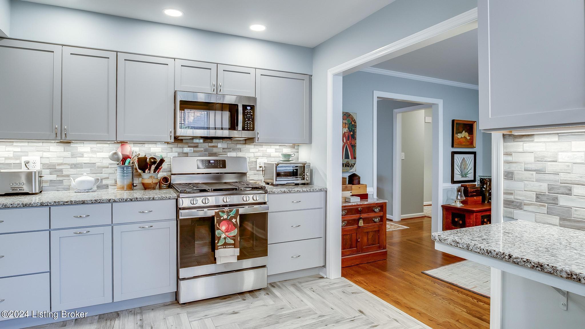 3814 Washington Square, 1