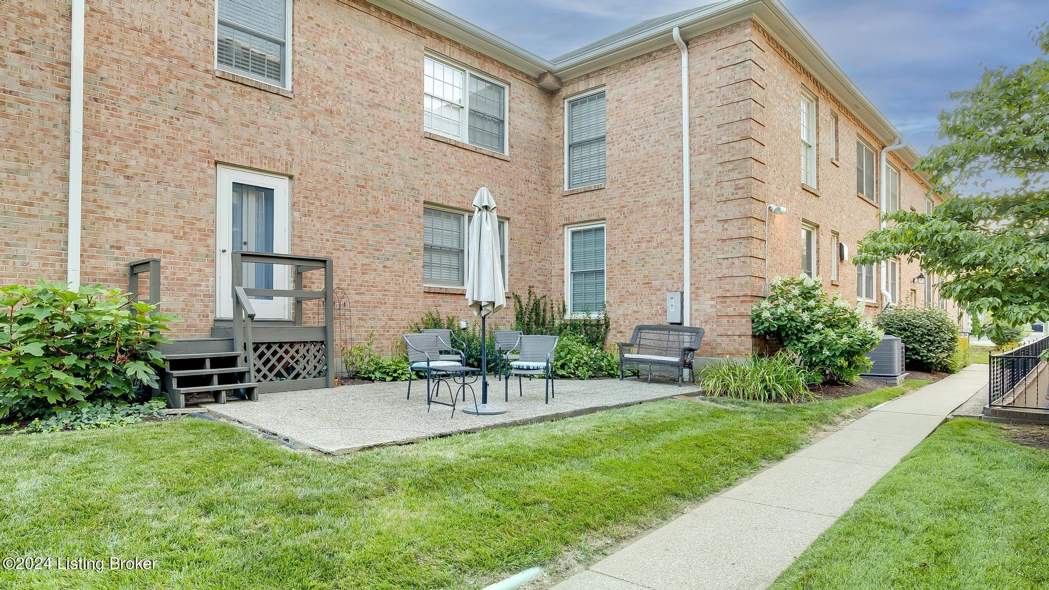 3814 Washington Square, 1