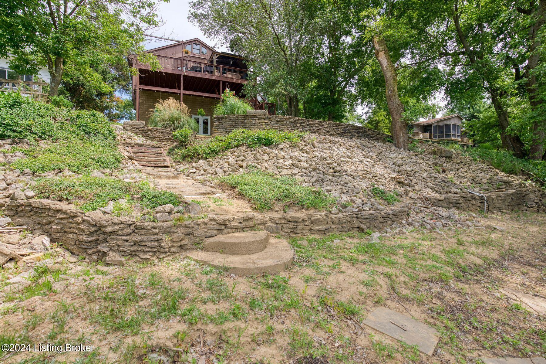 1104 Riverside Dr
