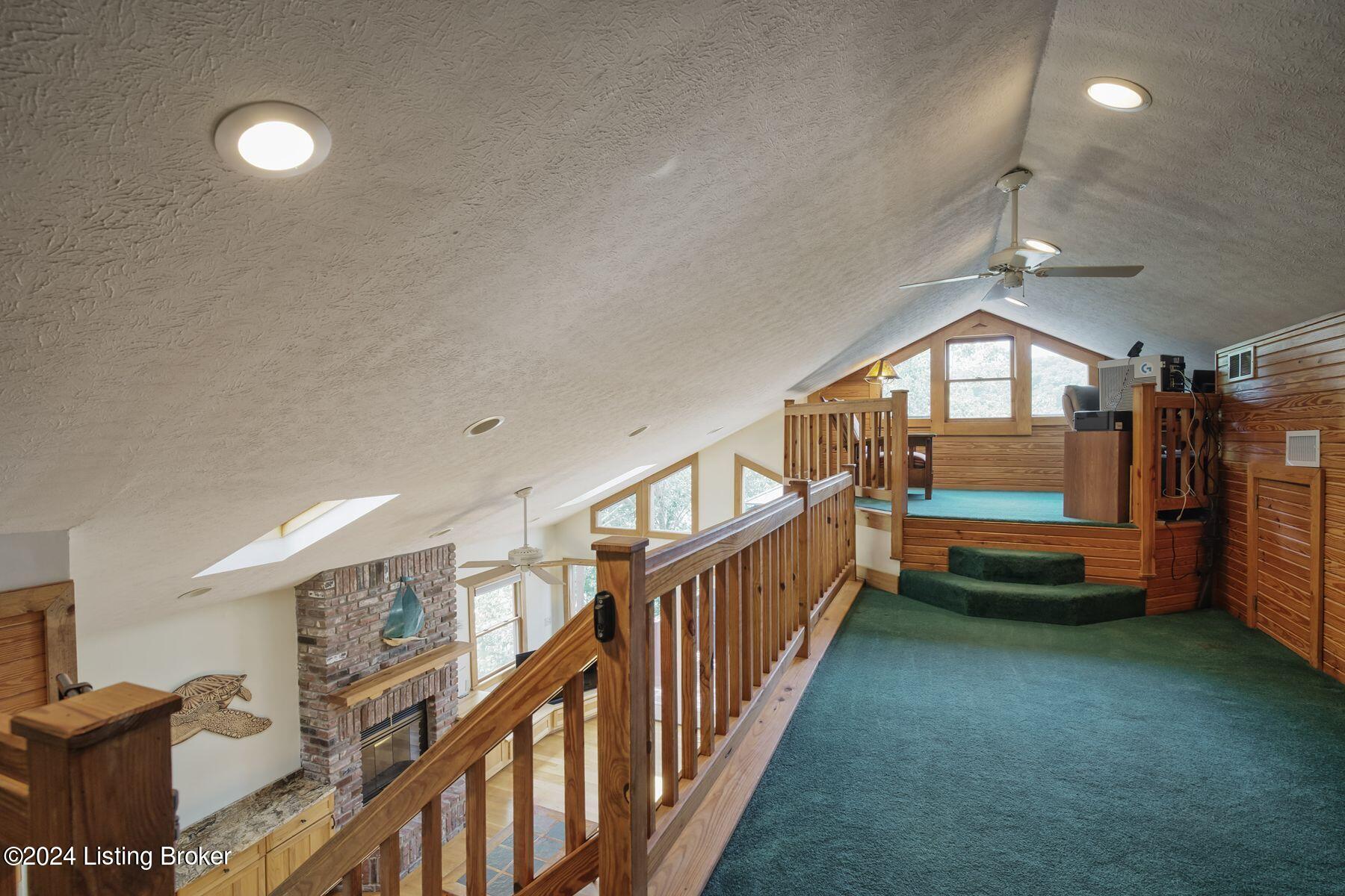 1104 Riverside Dr