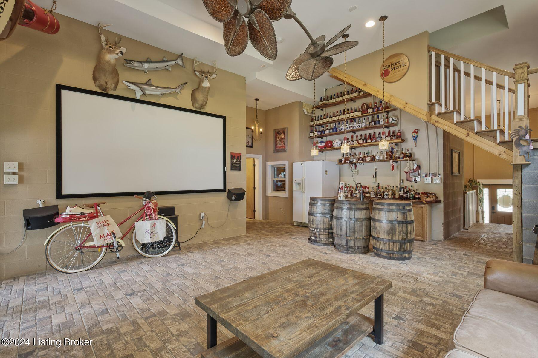 1104 Riverside Dr