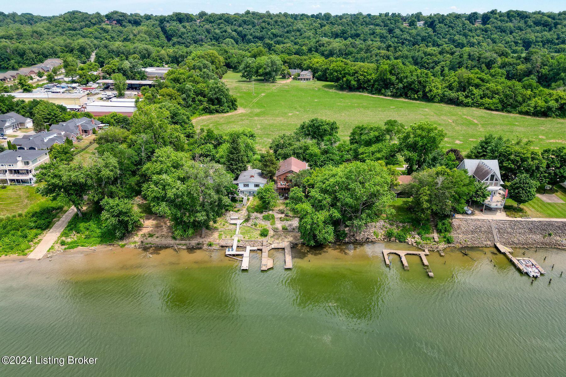 1104 Riverside Dr