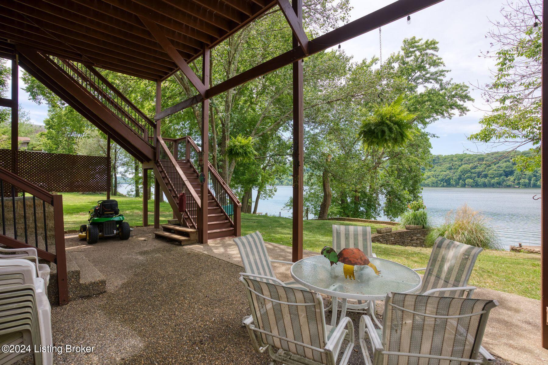 1104 Riverside Dr