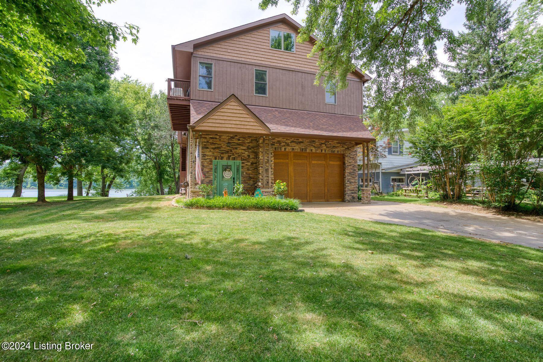 1104 Riverside Dr