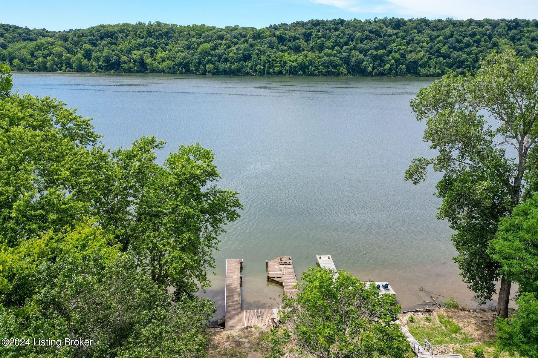 1104 Riverside Dr