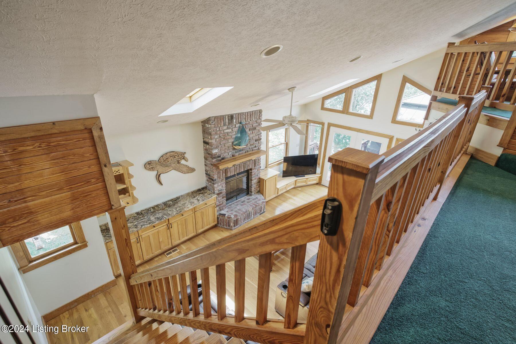 1104 Riverside Dr