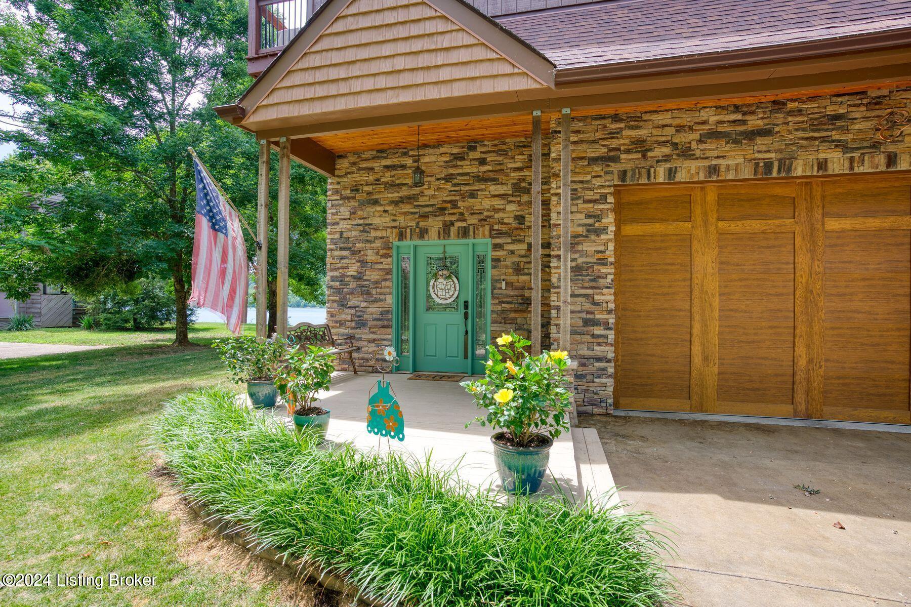1104 Riverside Dr