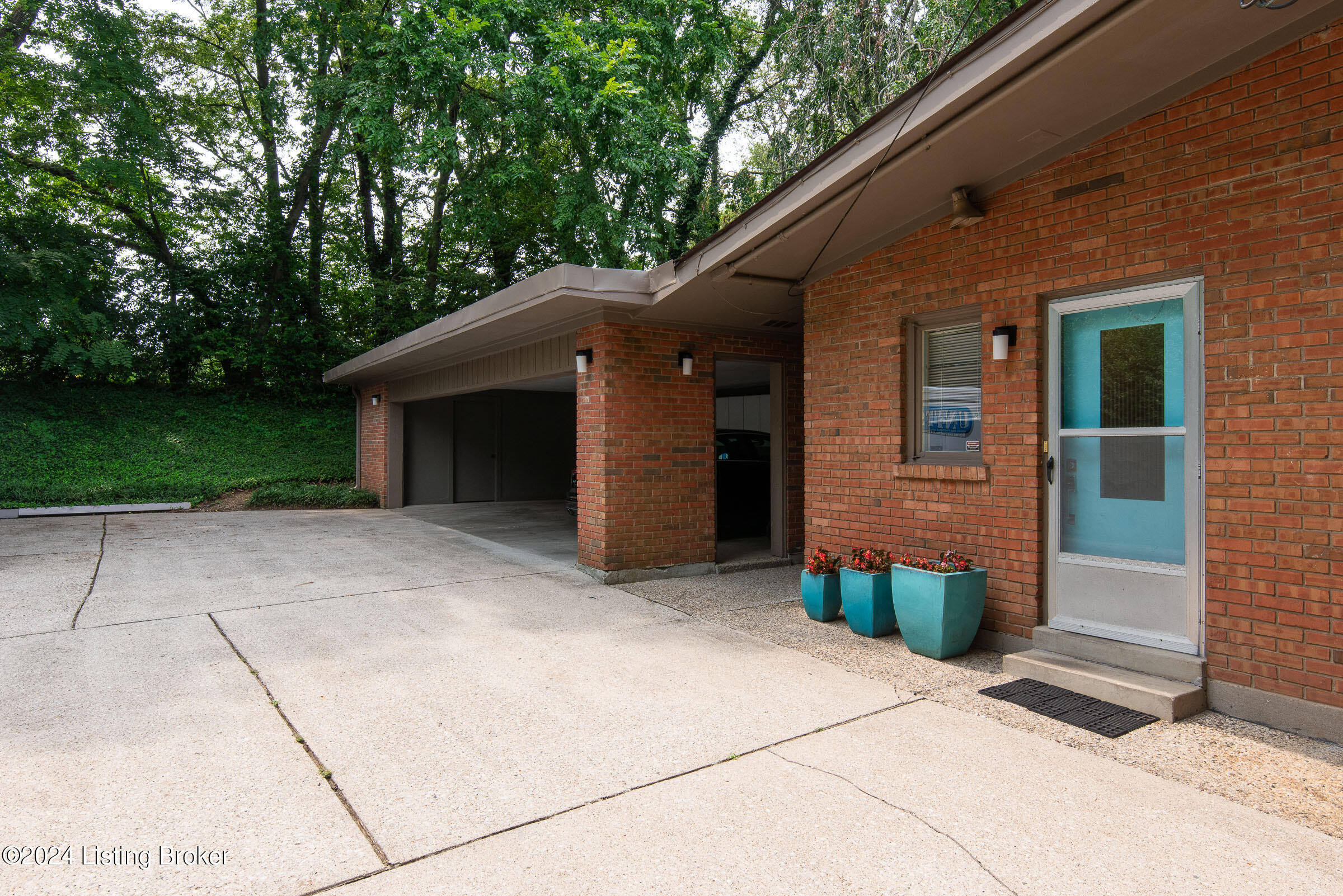 1212 Park Hills Dr