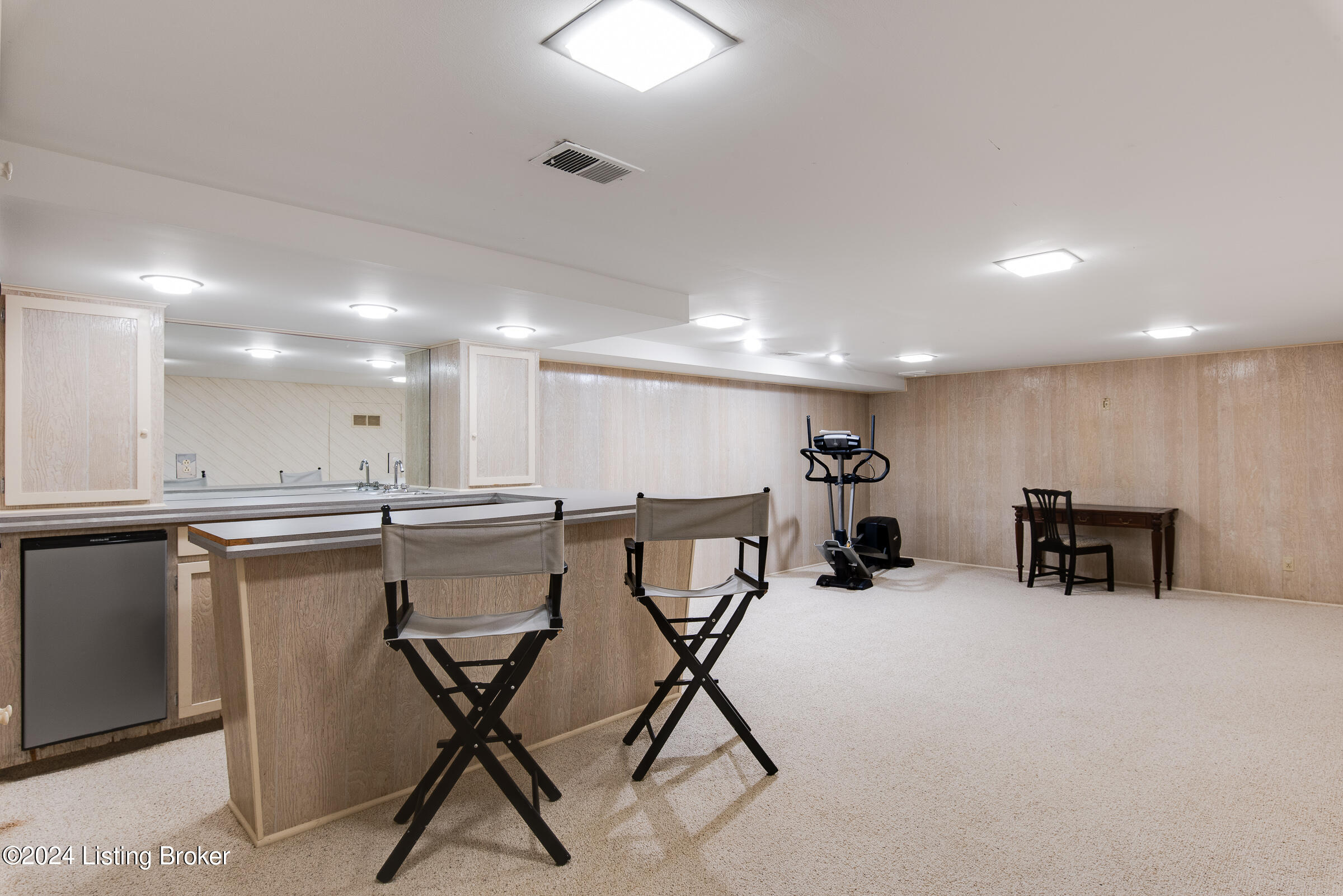 1212 Park Hills Dr