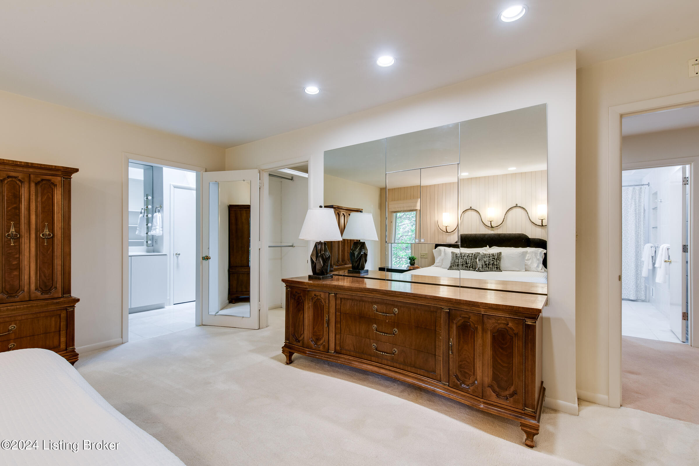 1212 Park Hills Dr