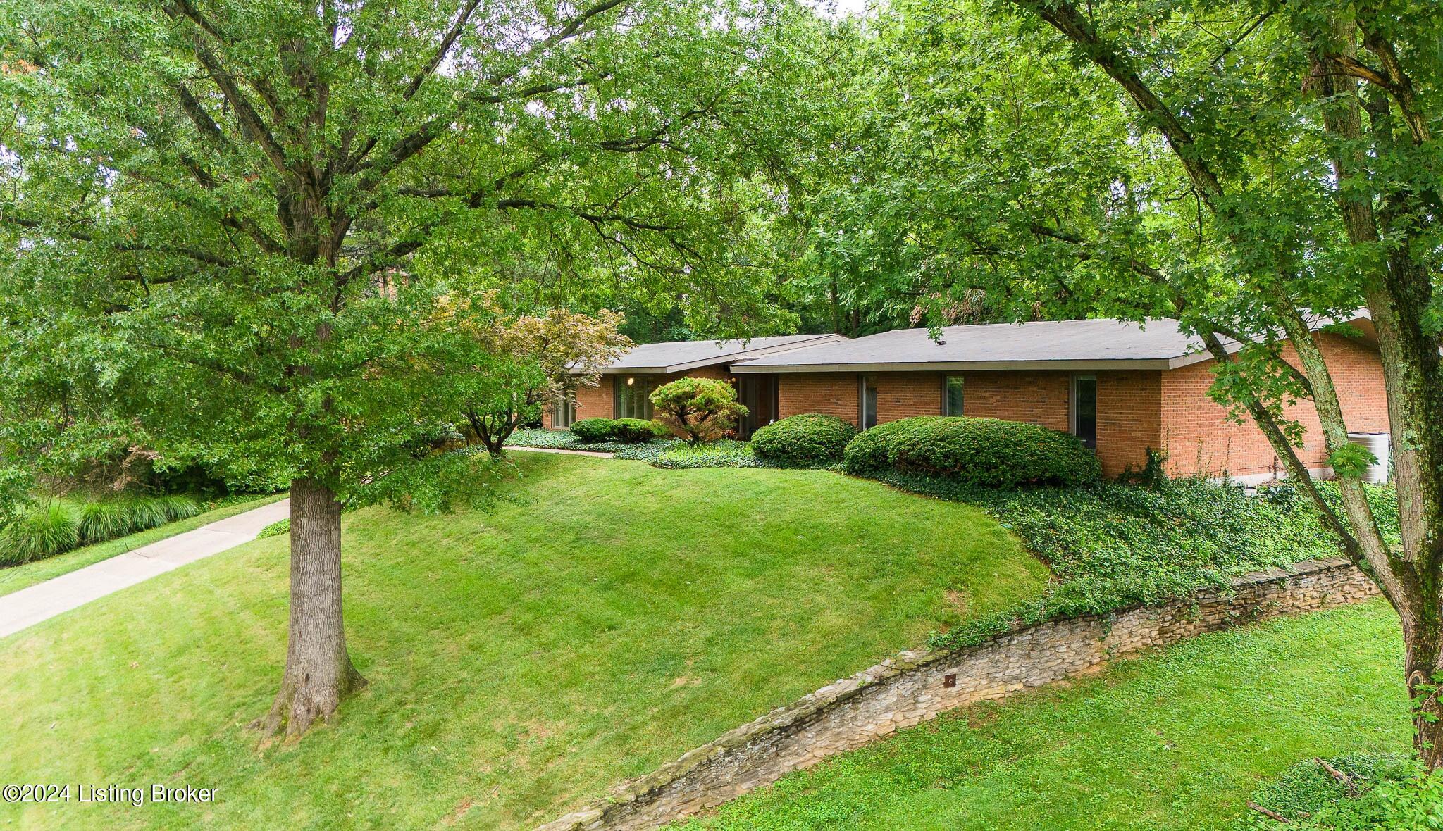 1212 Park Hills Dr
