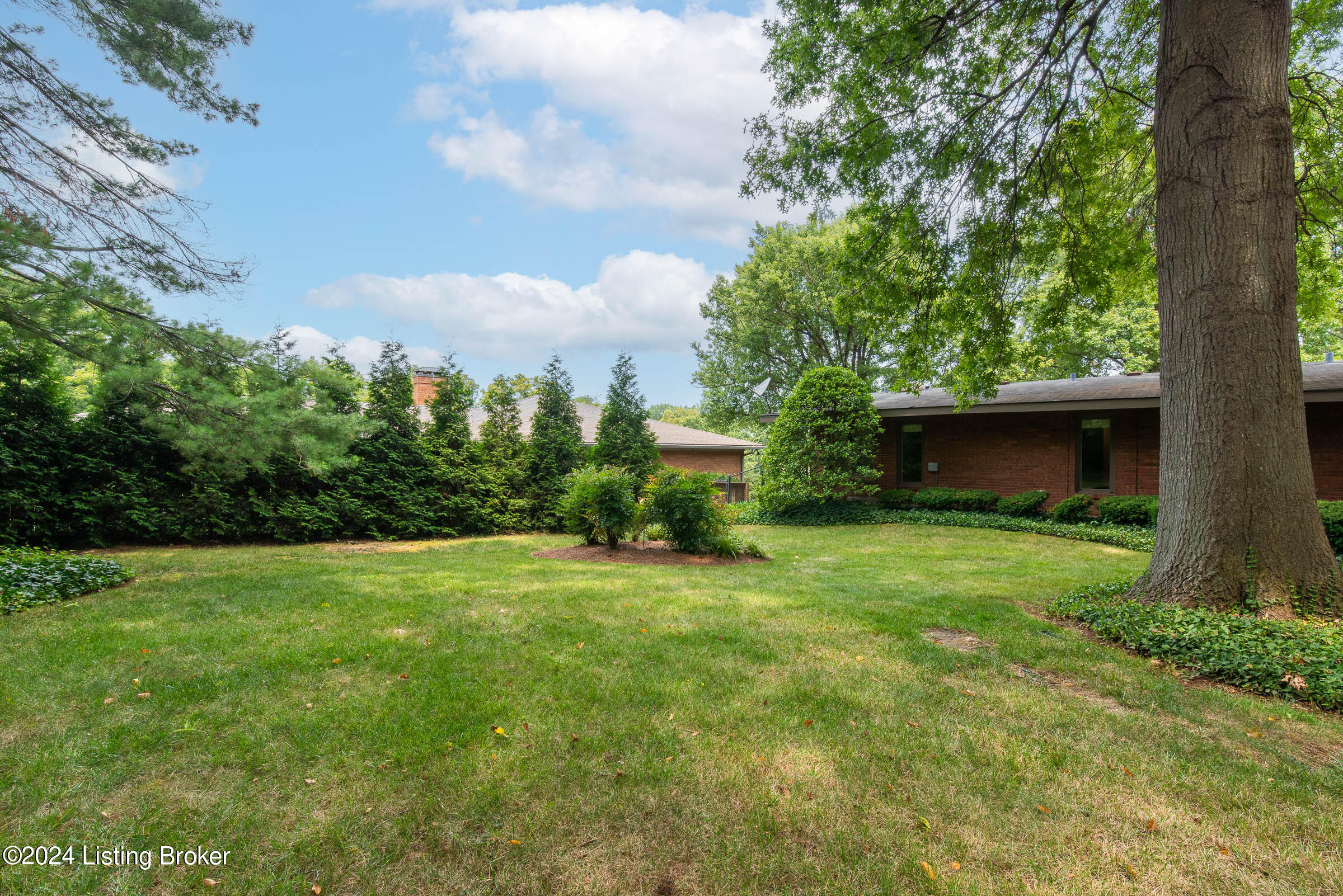 1212 Park Hills Dr