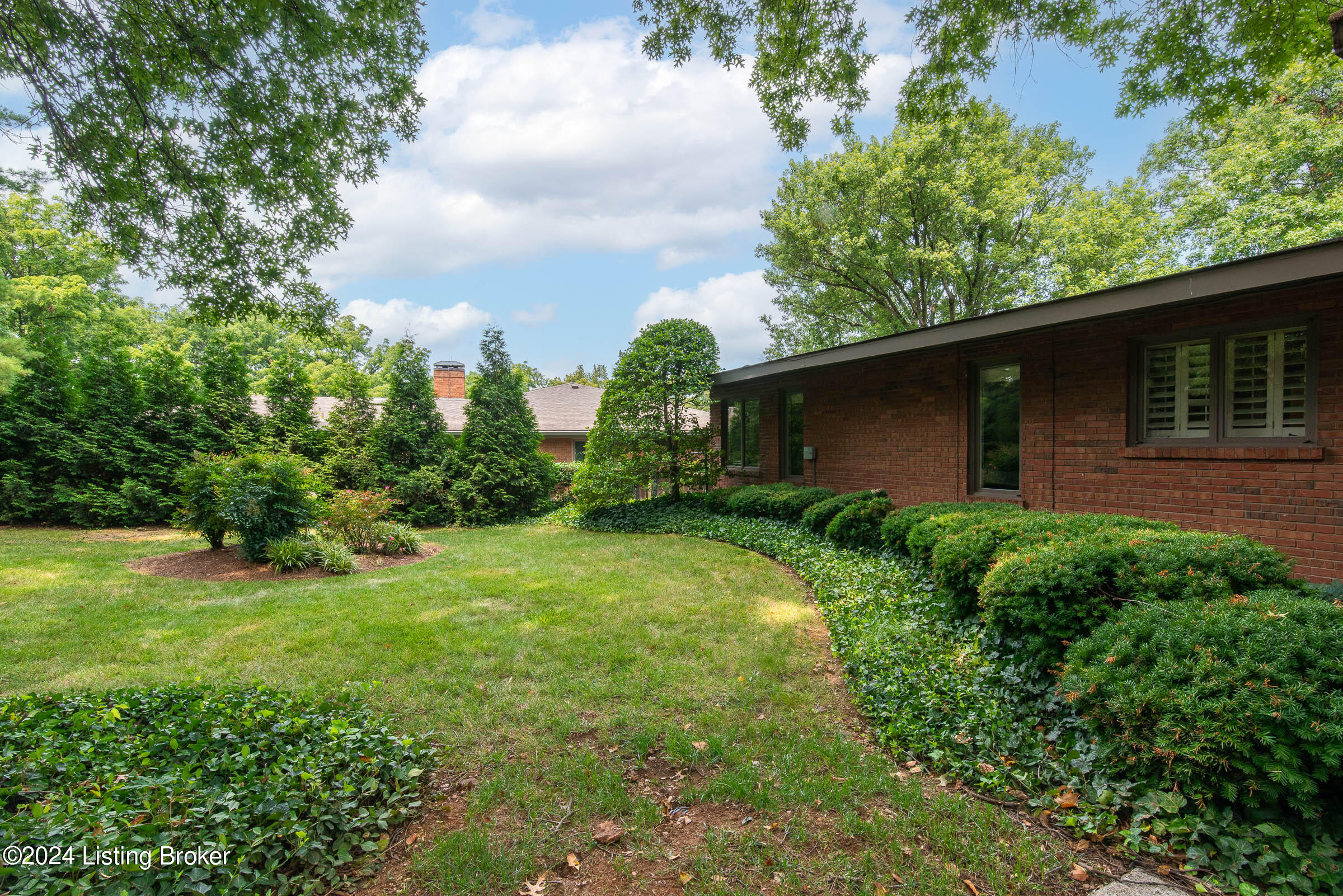 1212 Park Hills Dr