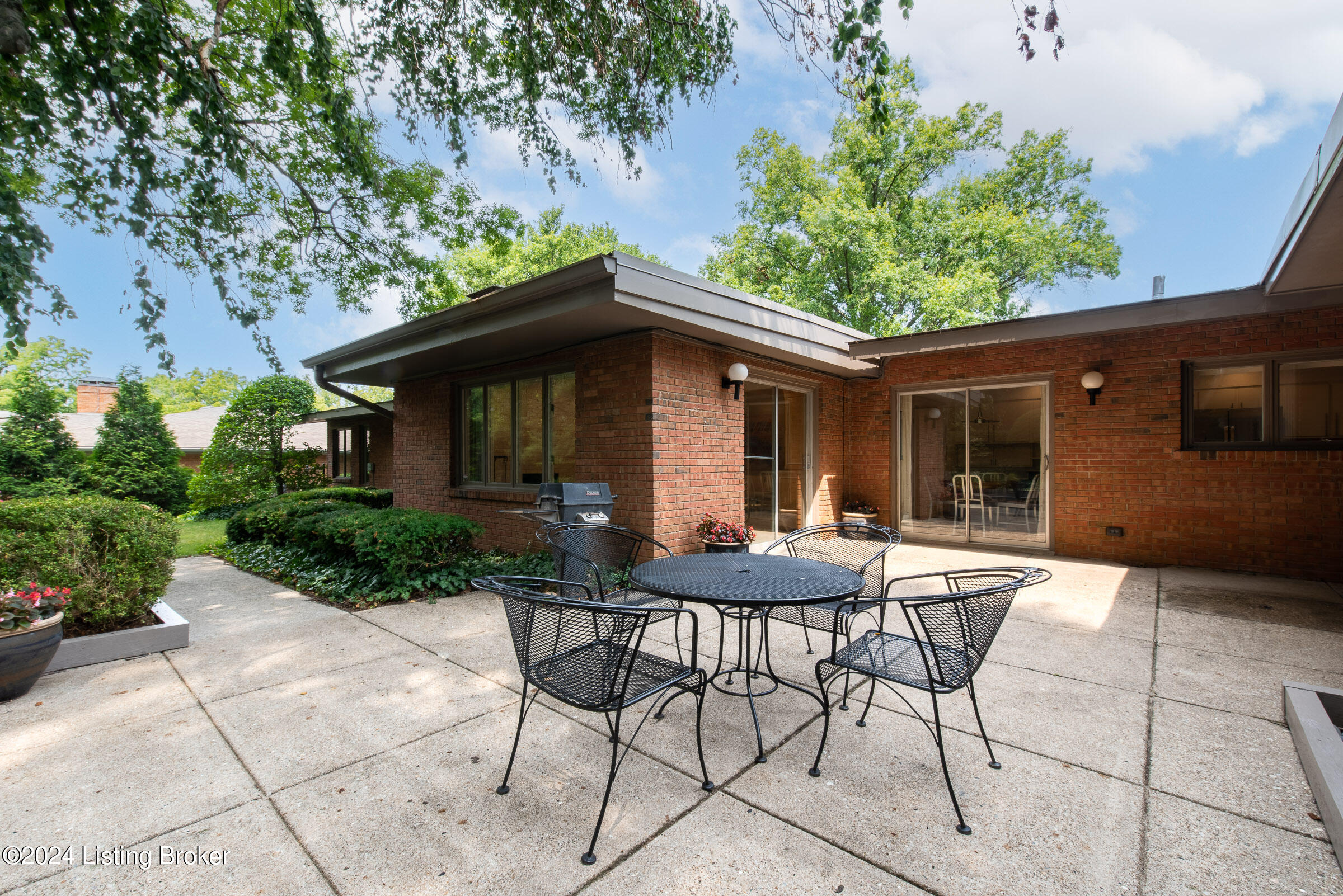1212 Park Hills Dr