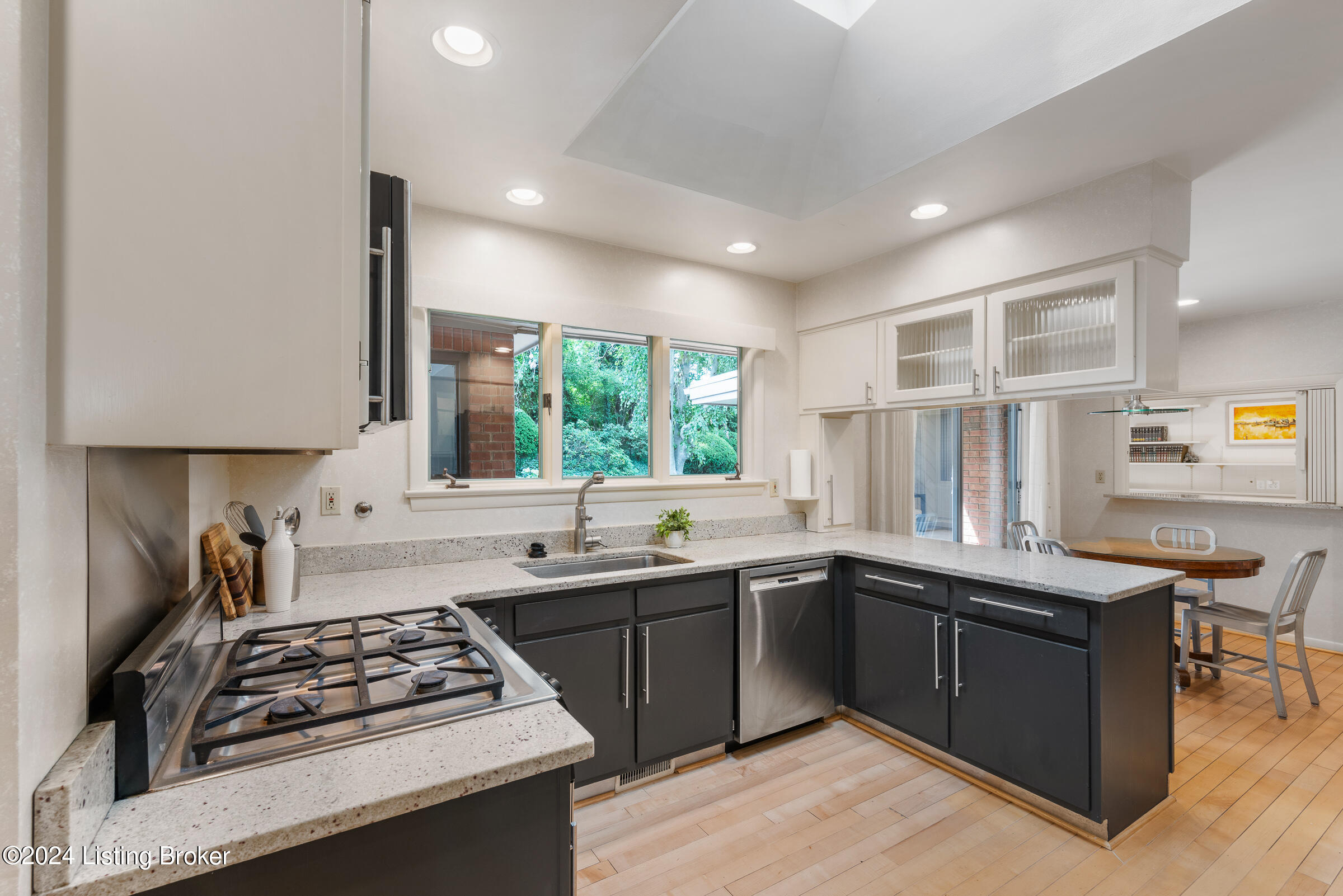 1212 Park Hills Dr