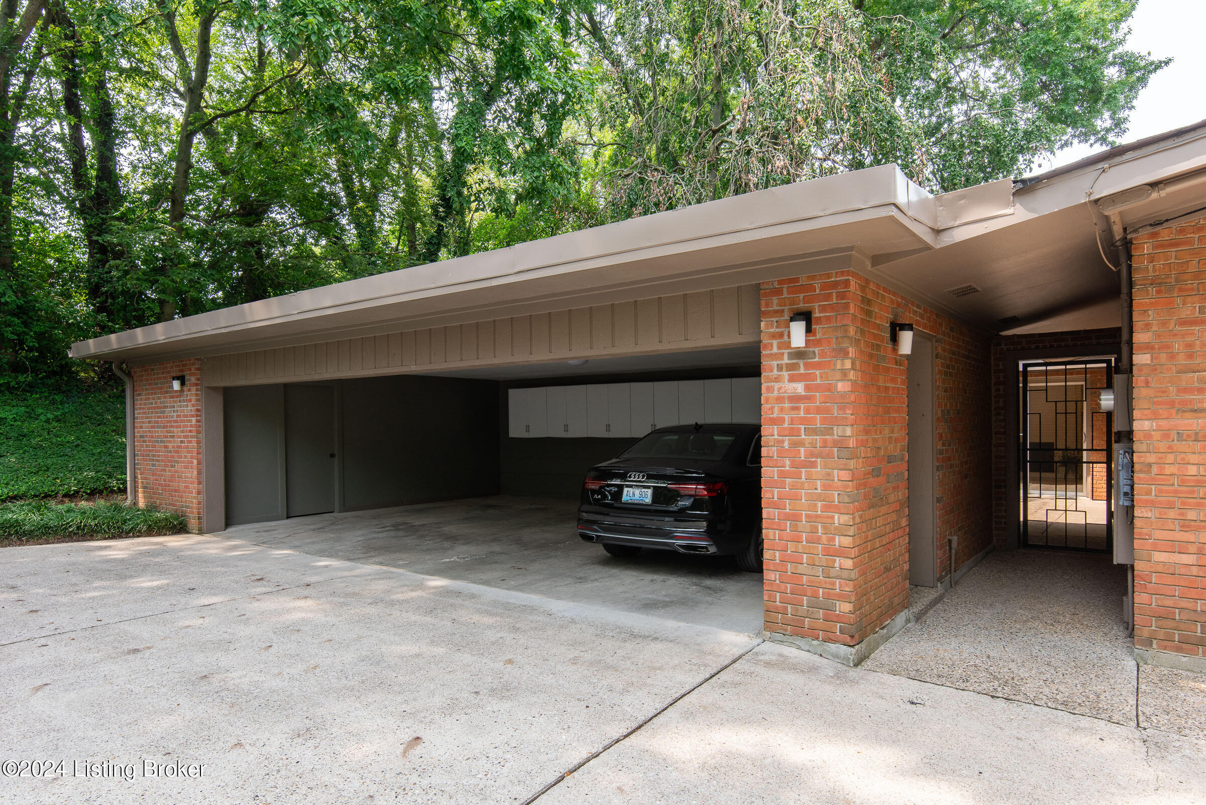 1212 Park Hills Dr