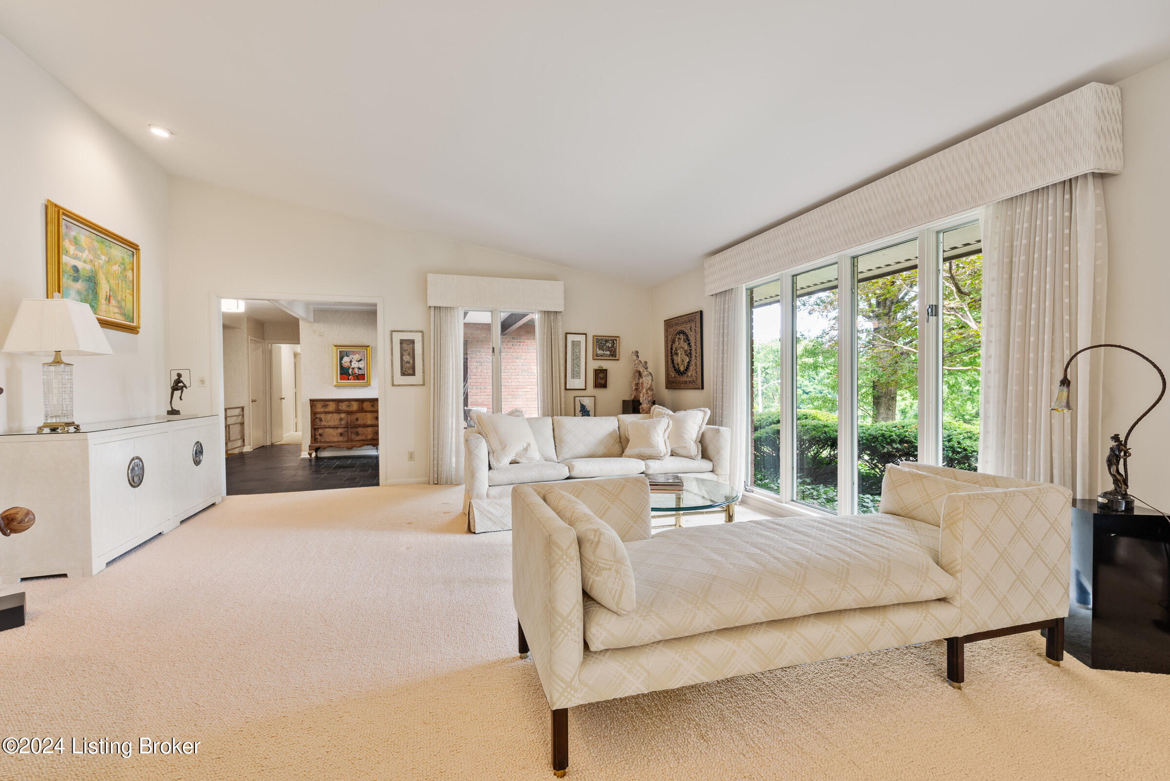 1212 Park Hills Dr
