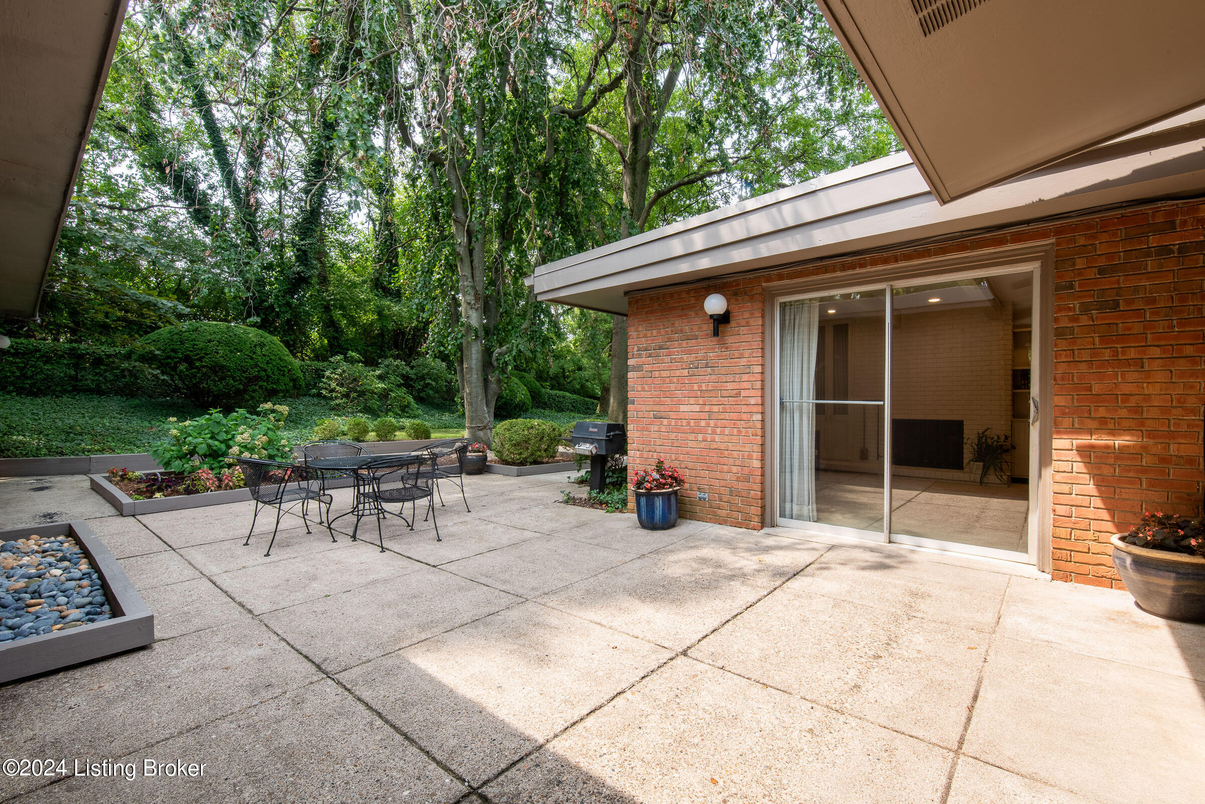 1212 Park Hills Dr