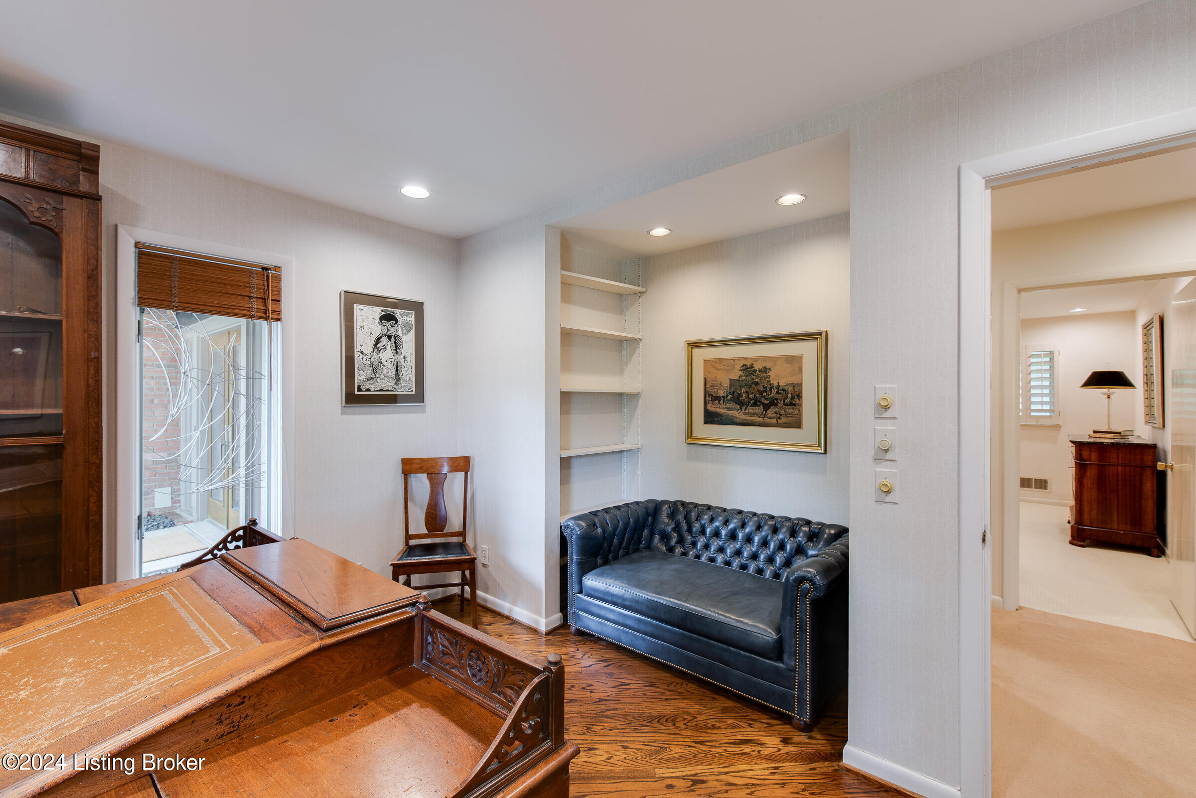 1212 Park Hills Dr