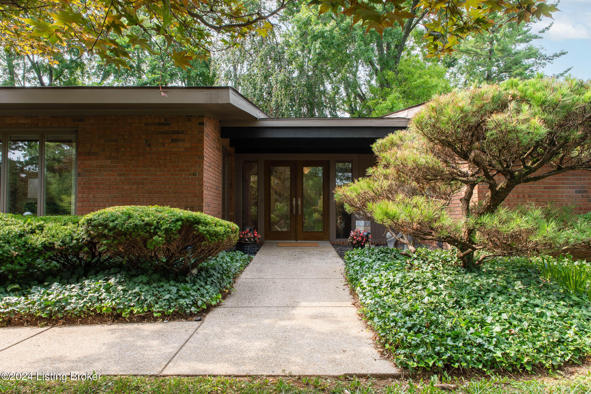 1212 Park Hills Dr