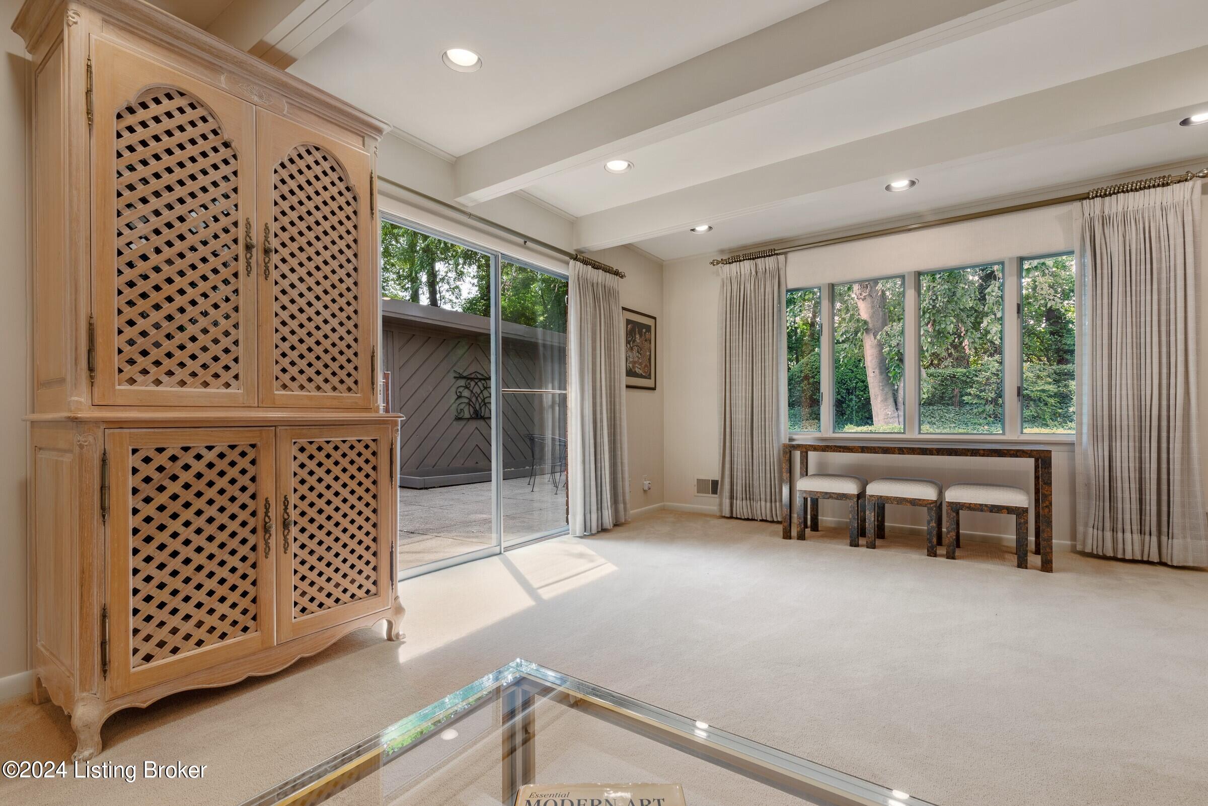 1212 Park Hills Dr