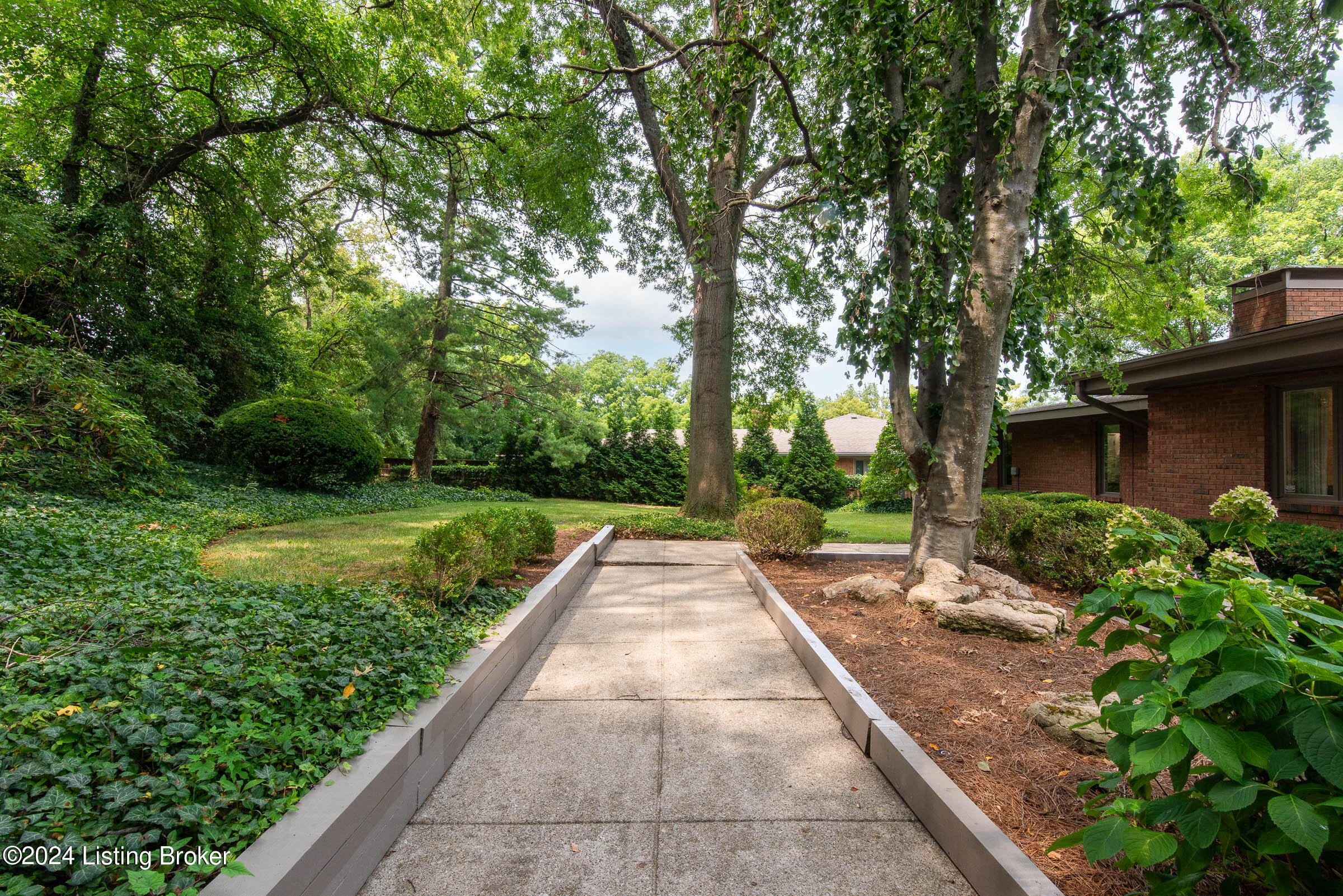 1212 Park Hills Dr