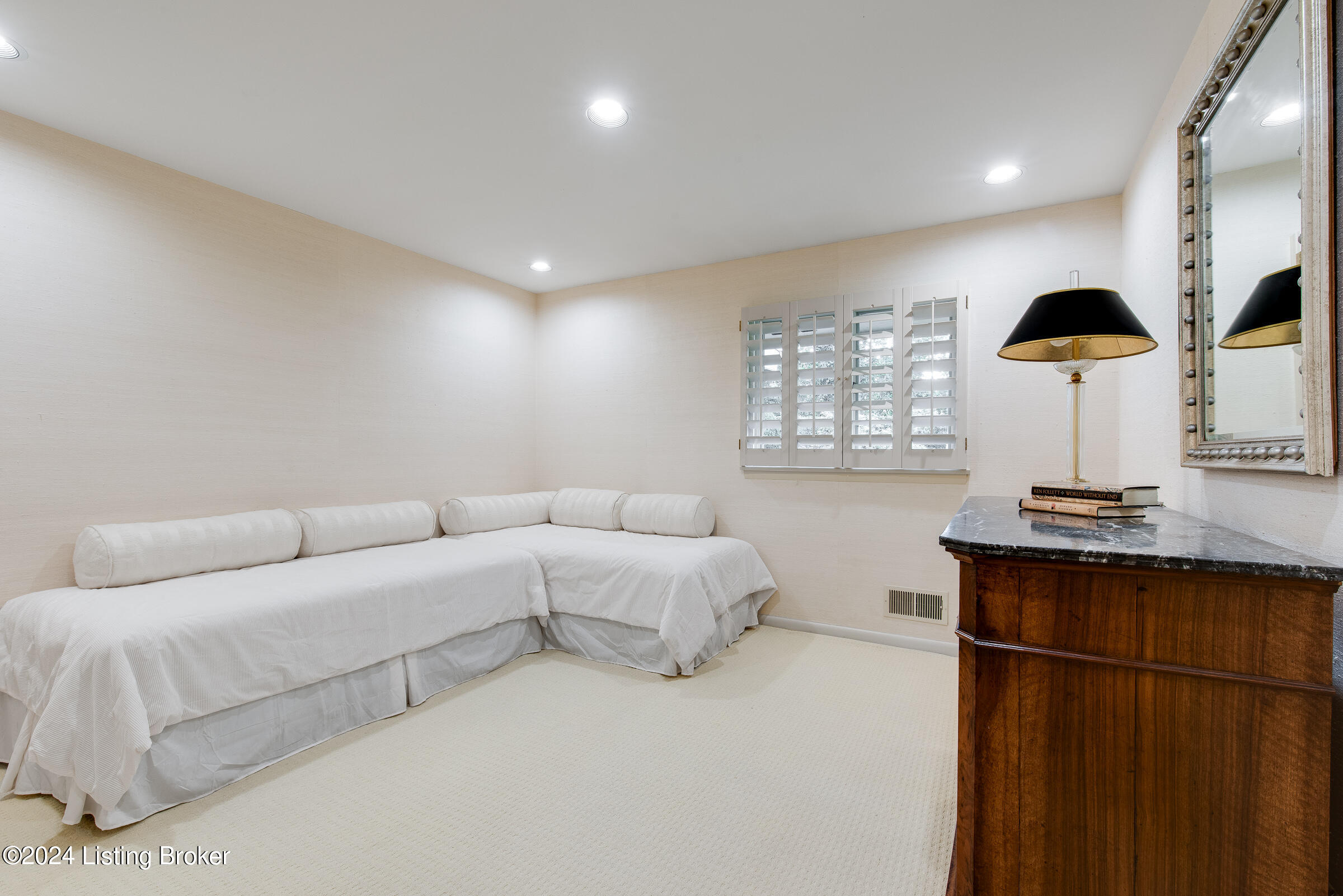 1212 Park Hills Dr
