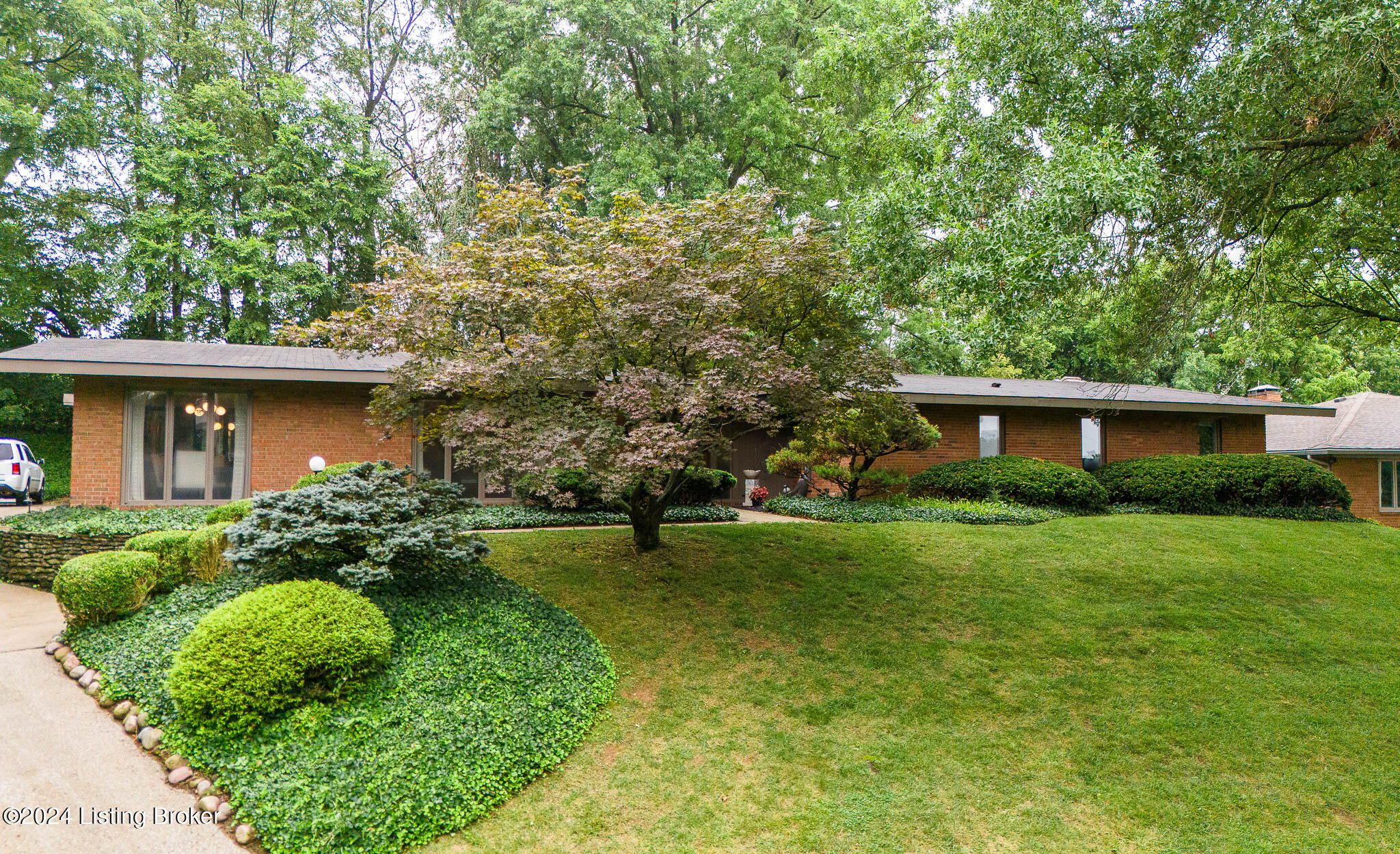 1212 Park Hills Dr