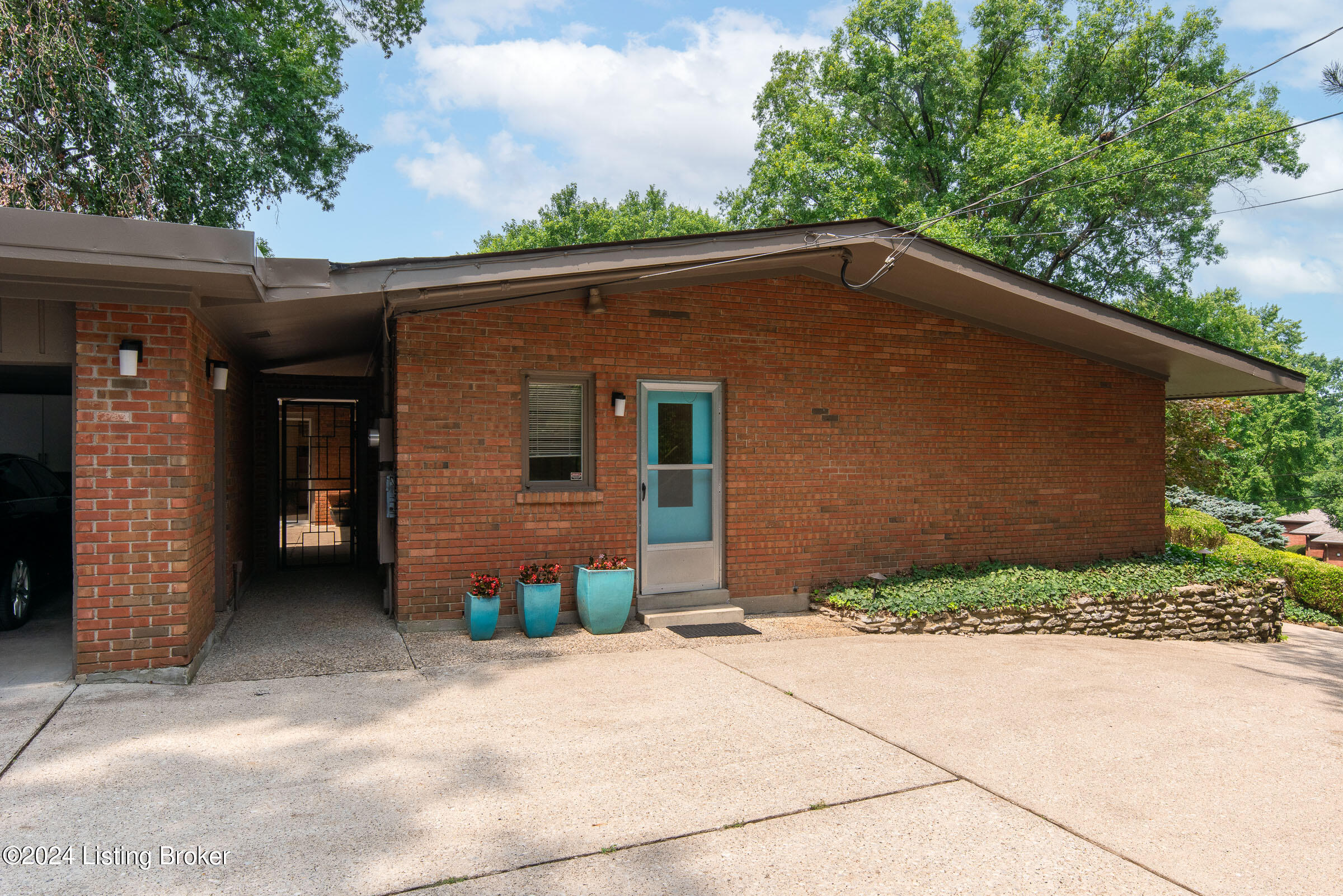 1212 Park Hills Dr