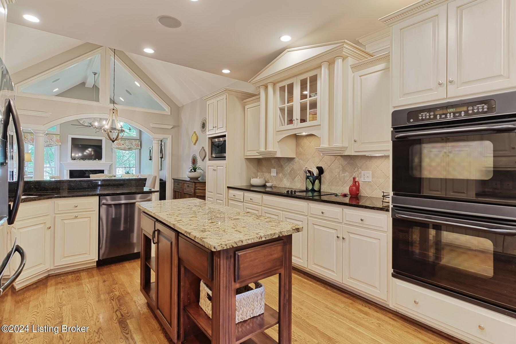 15318 Champion Lakes Pl