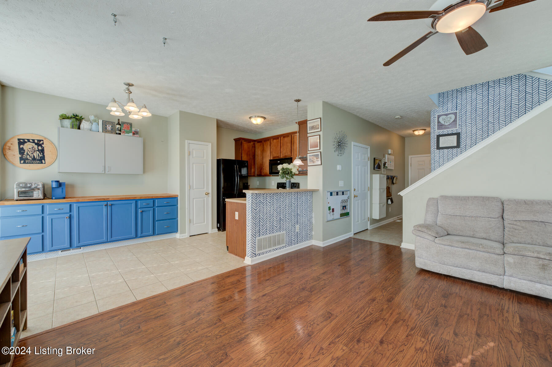 7022 Little Oak Ct