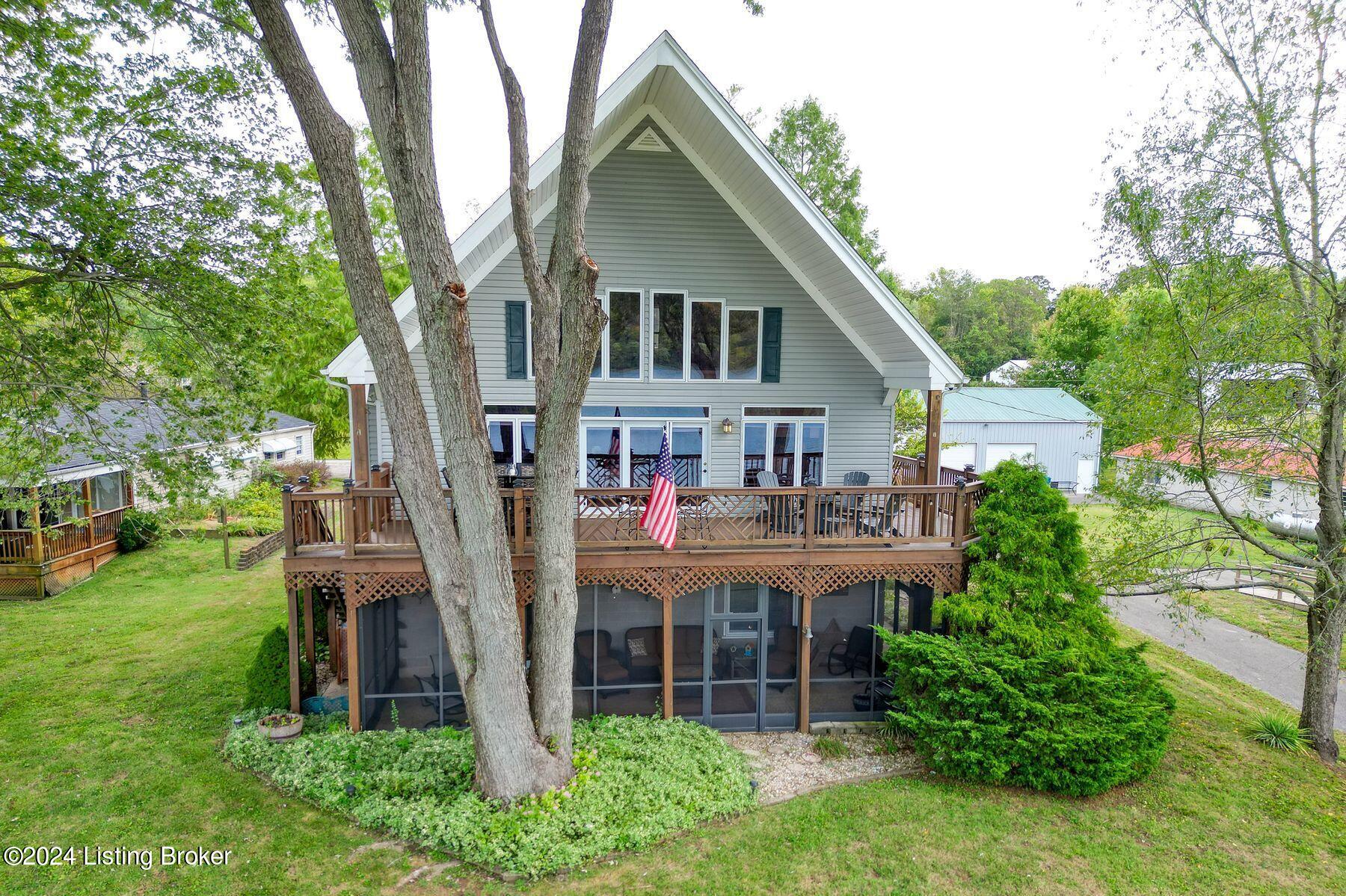 6223 N Front St