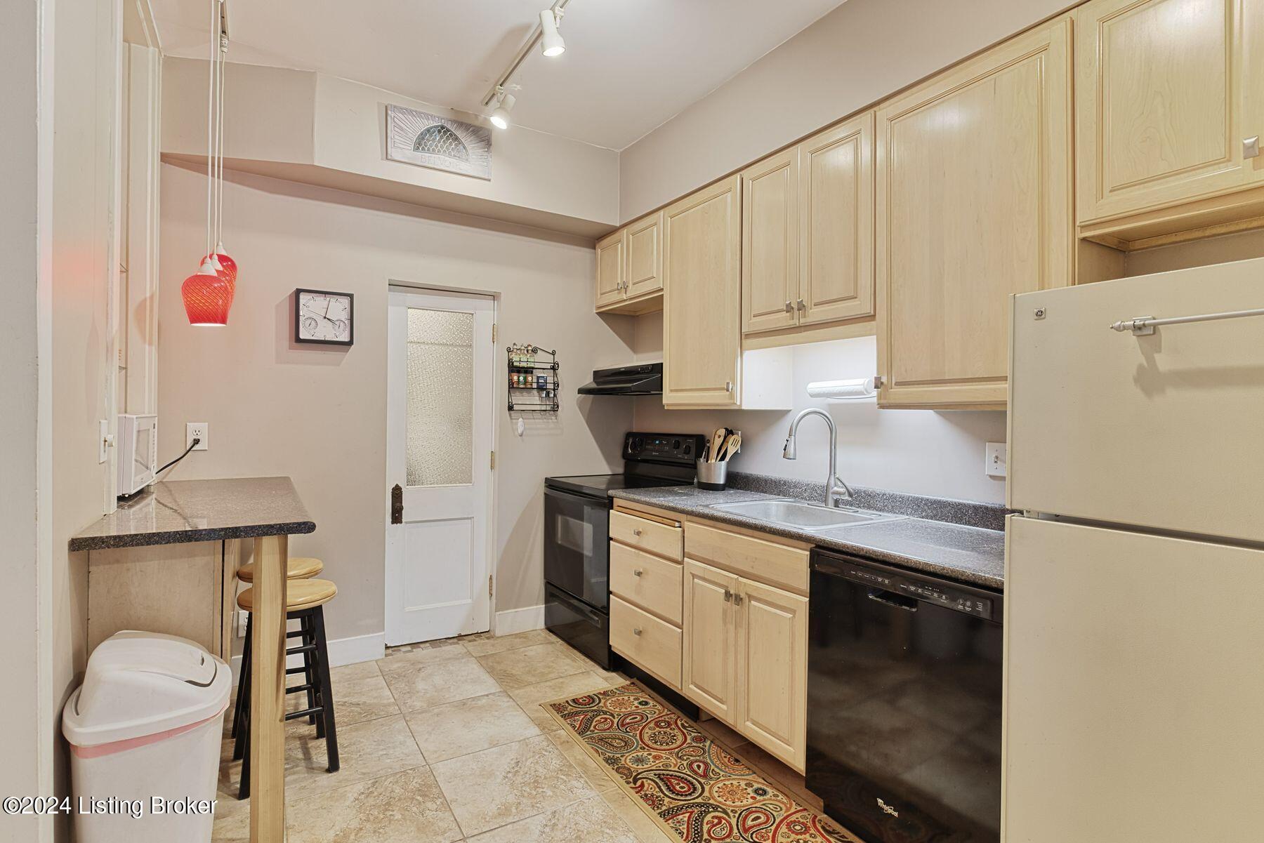 2229 Cherokee Pkwy, D