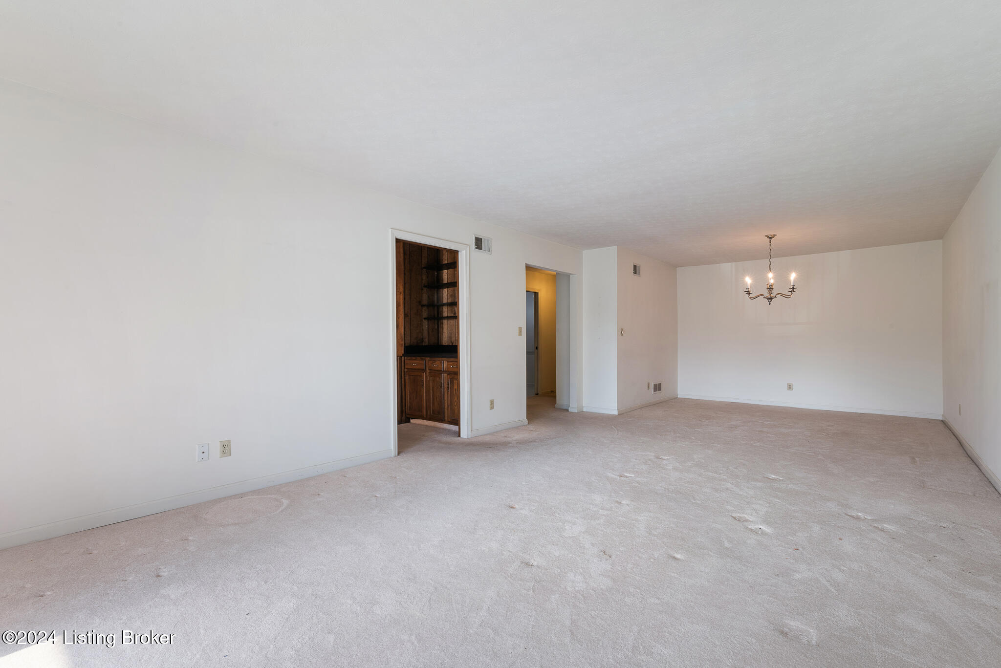 1800 Manor House Dr 200