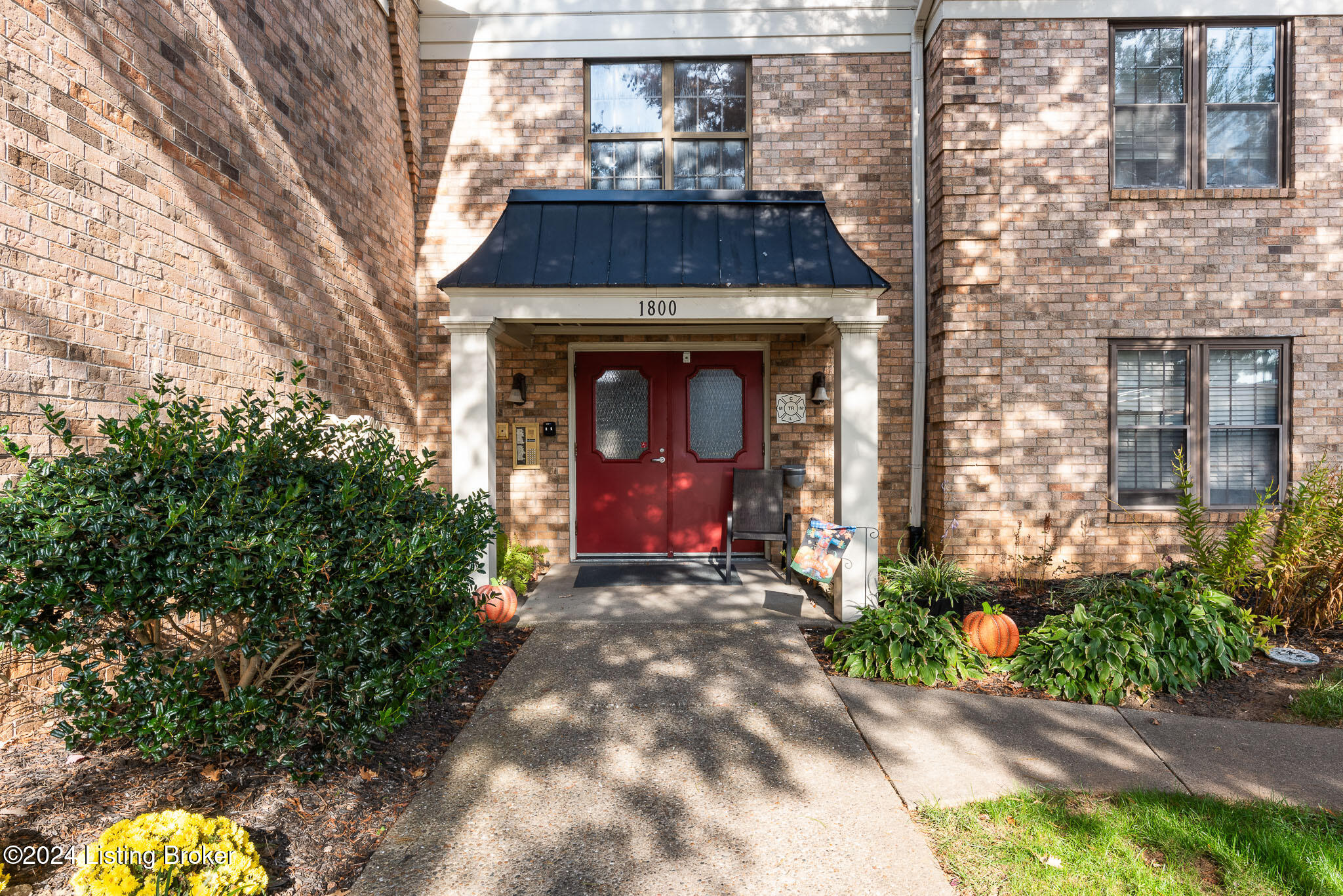 1800 Manor House Dr 200