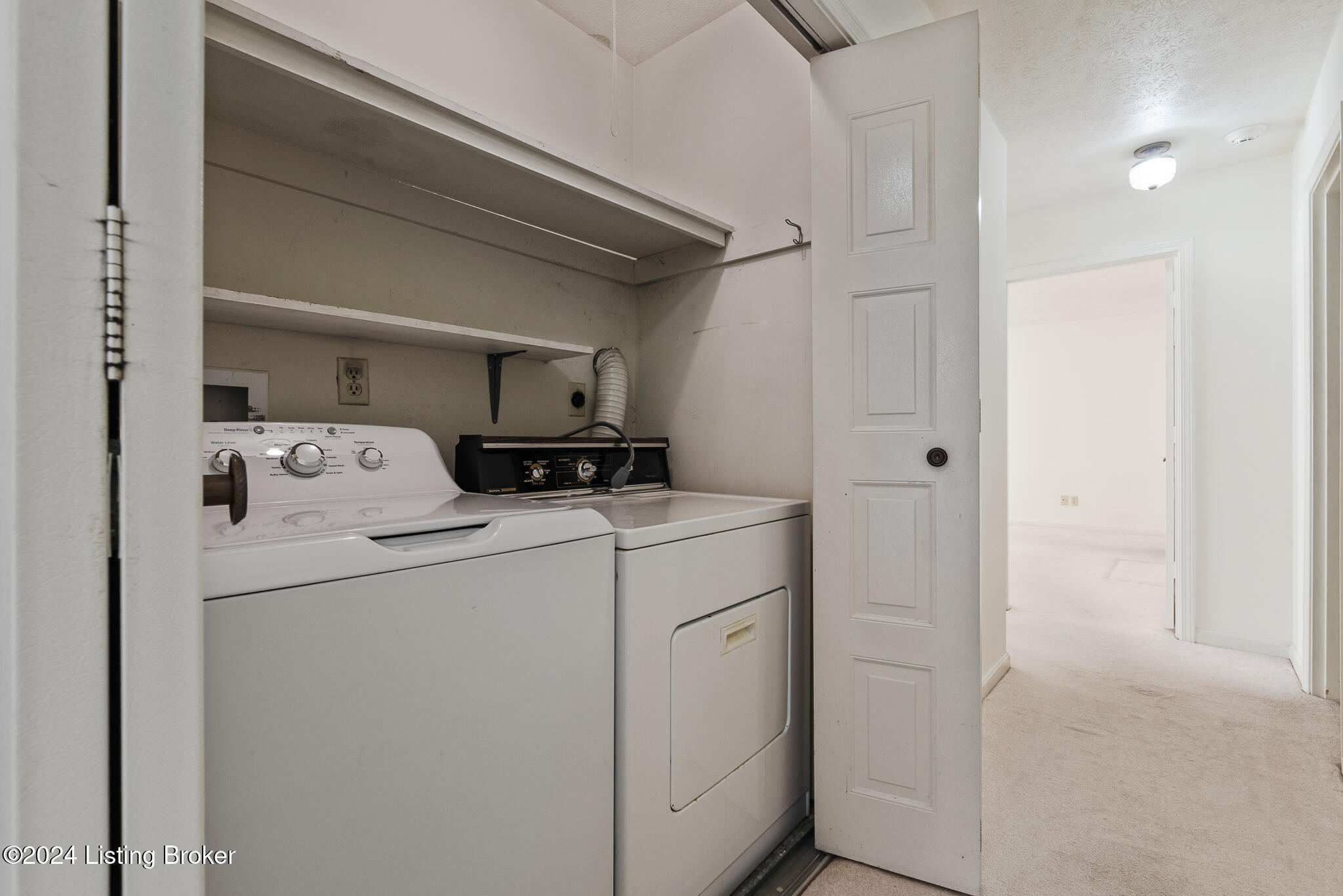 1800 Manor House Dr 200