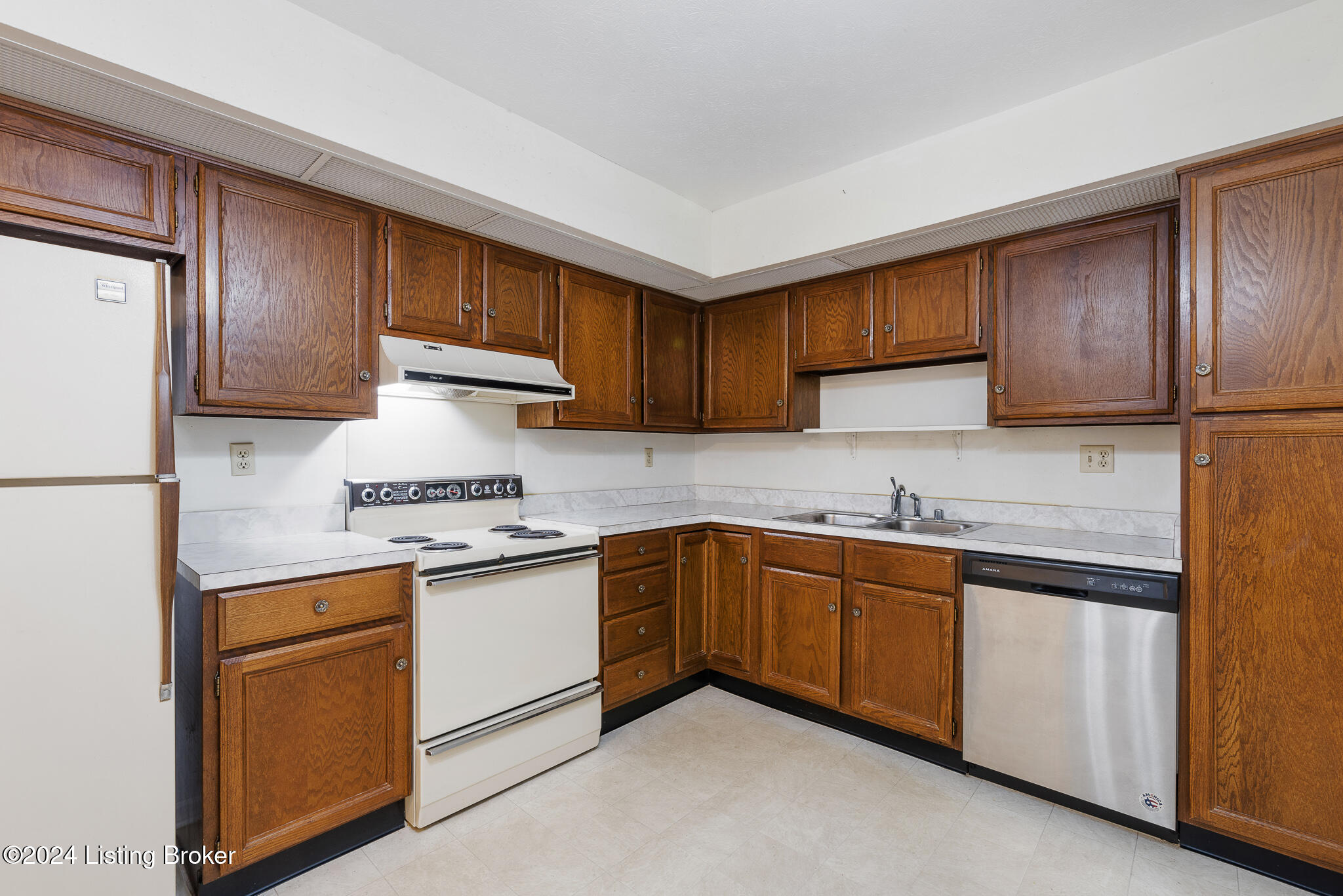 1800 Manor House Dr 200