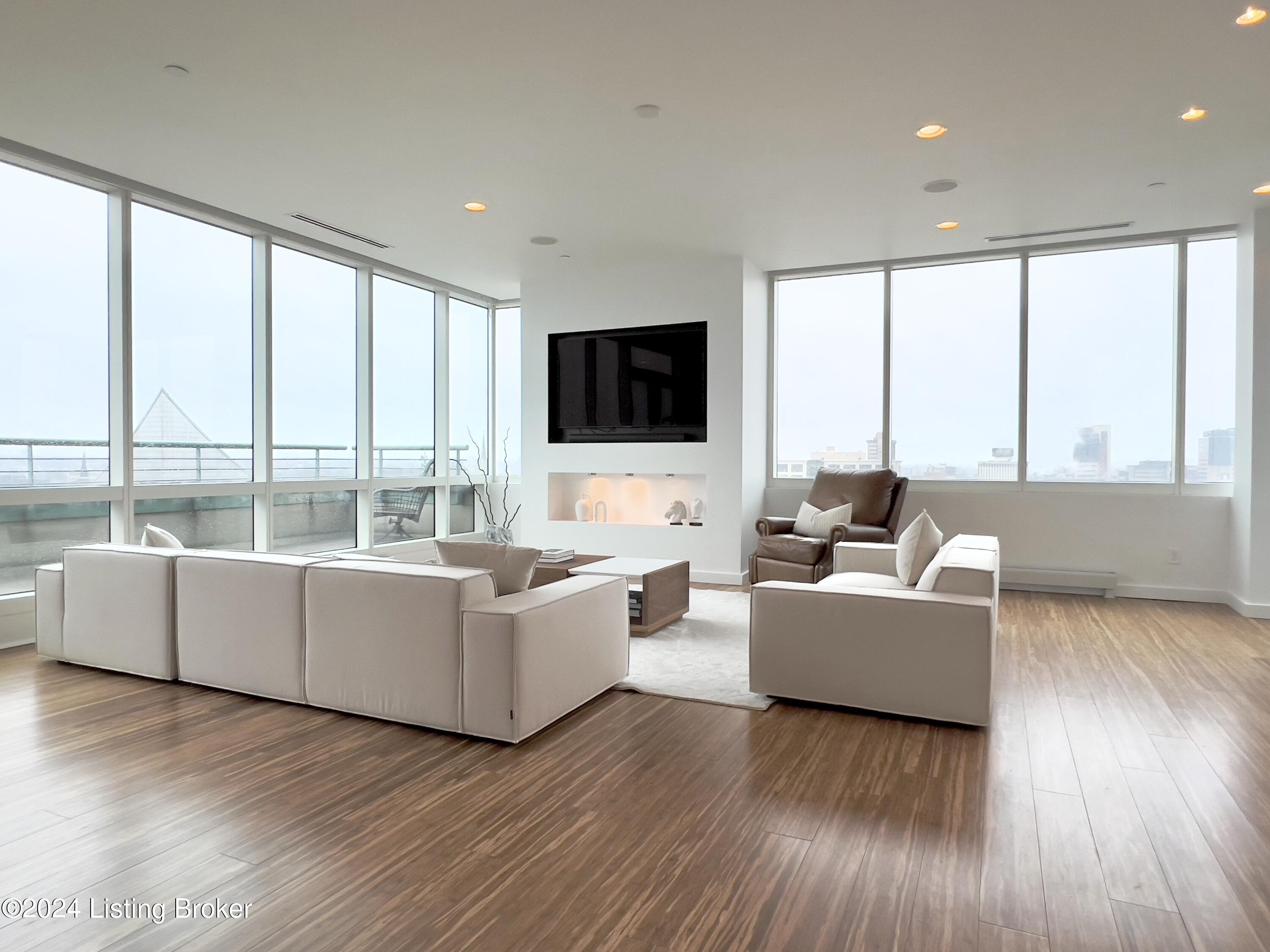 222 E Witherspoon St, 1103
