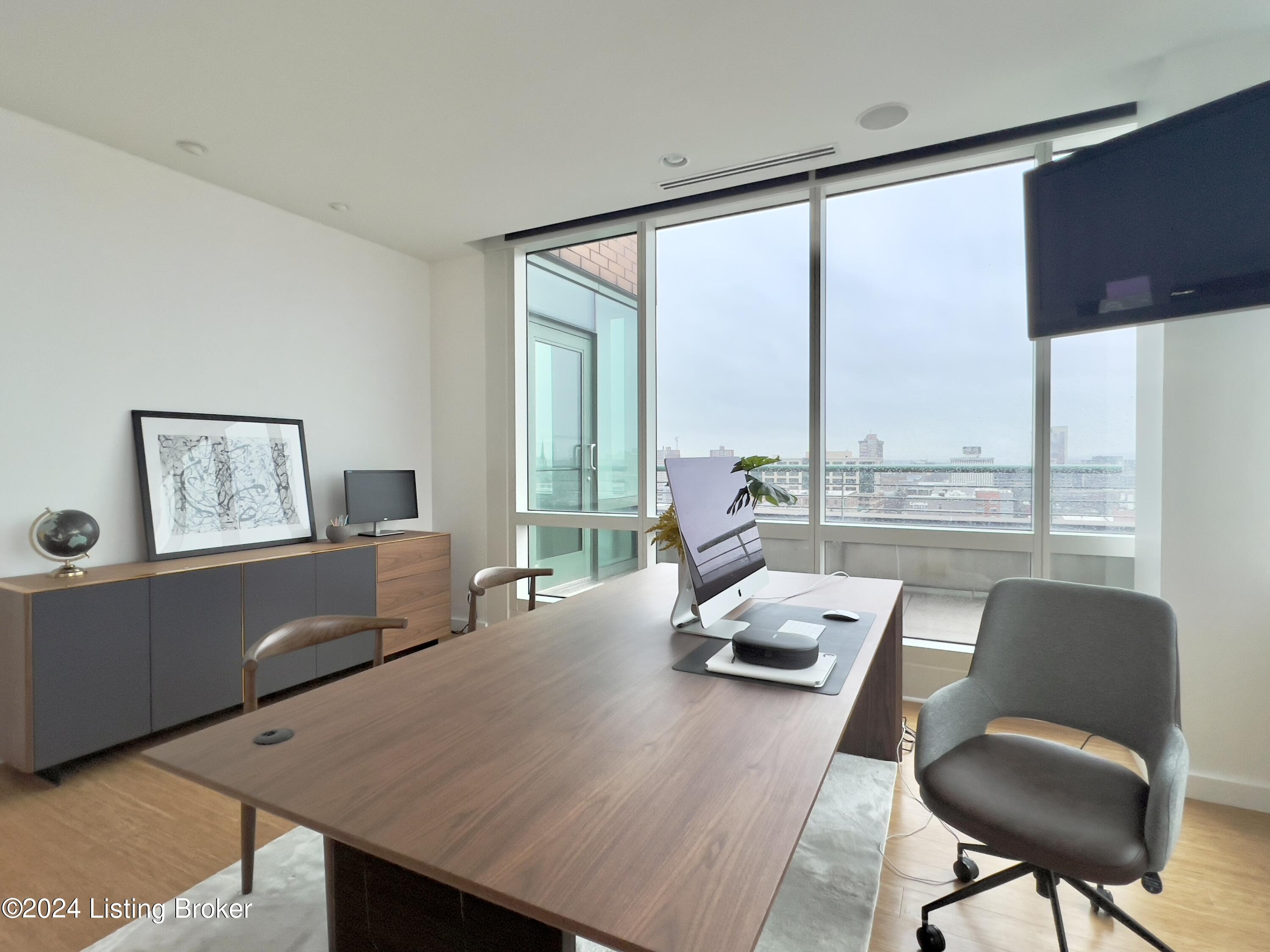 222 E Witherspoon St, 1103